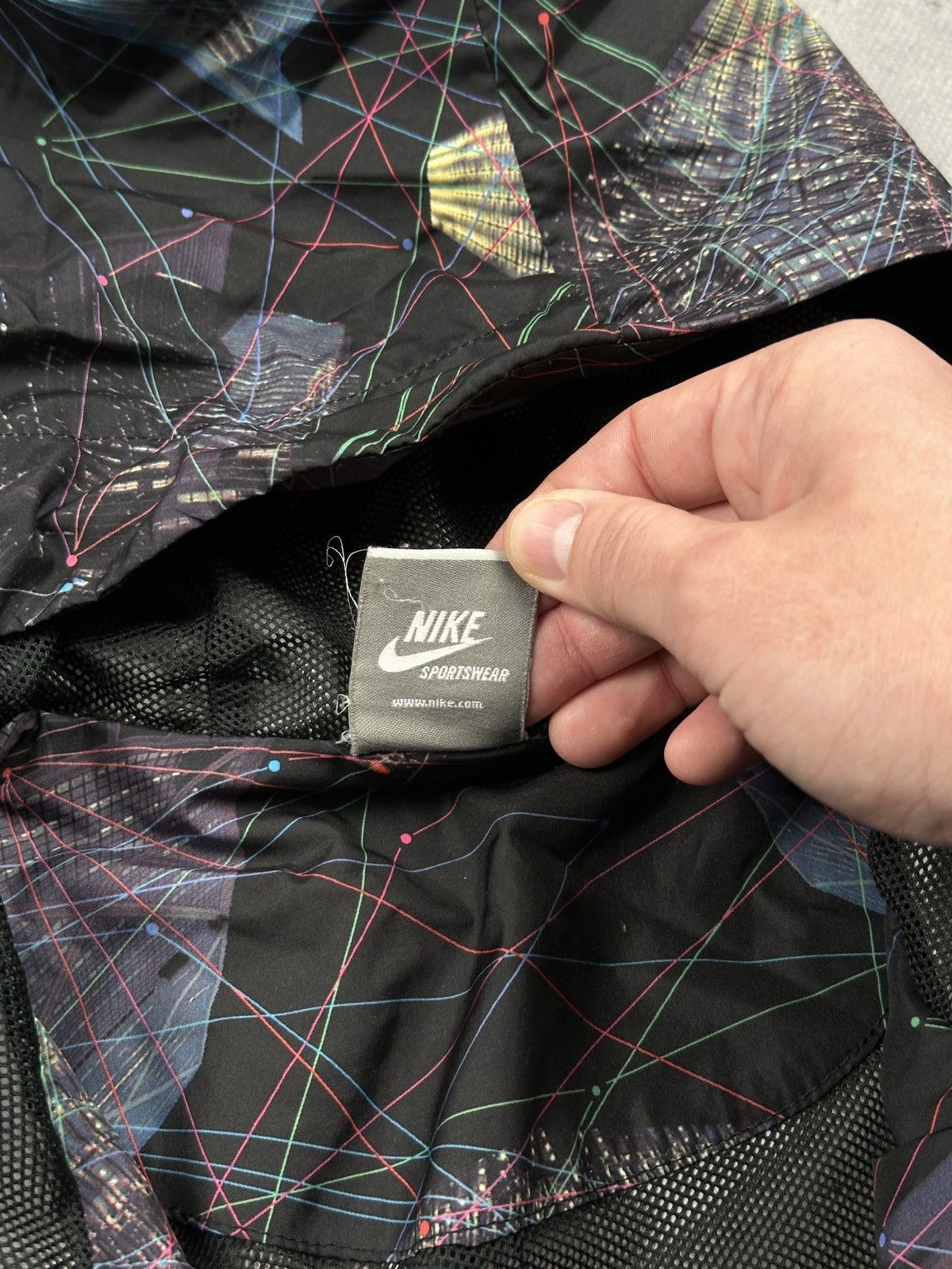 Nike Vintage Nike TN Windbreaker Jacket Abstract Graphic Rare 90s Size US M / EU 48-50 / 2 - 17 Thumbnail