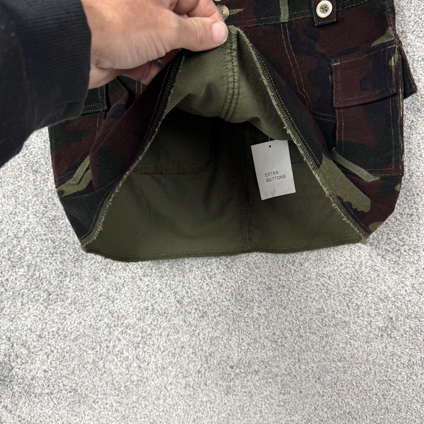 Vintage Moda International Mini Skirt 6 Camo Cargo Indie Sleaze Grunge Utility Military Skirt Women XS-? Hmm cannot. Size 28" / US 6 / IT 42 - 4 Thumbnail