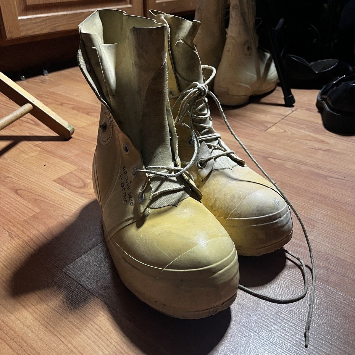 Other Vintage Bata Bunny Boots Size 9 Worn Thrashed White Size US 9 / EU 42 - 4 Thumbnail