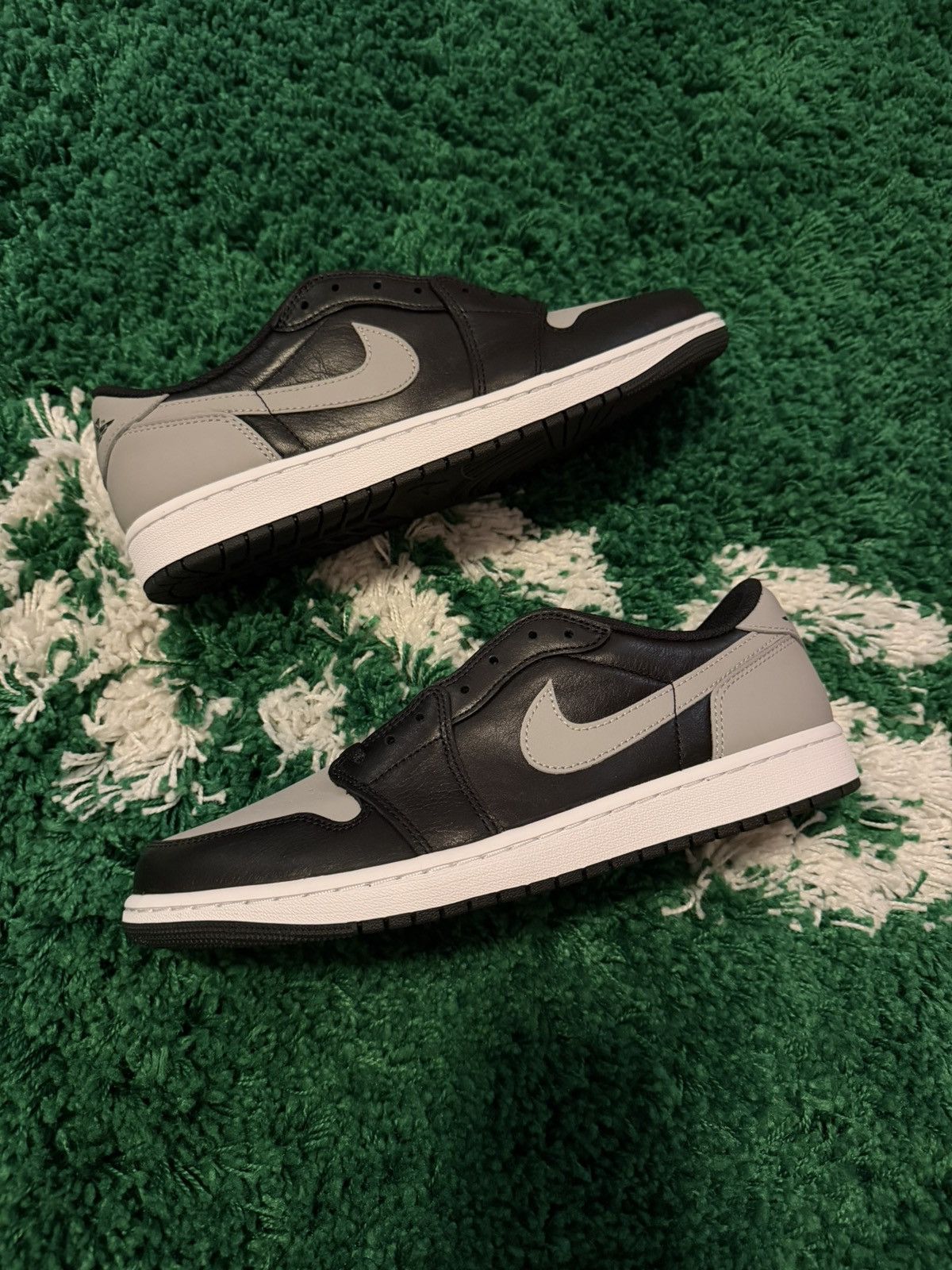 Jordan Brand Jordan 1 Low OG Shadow 11 Size US 11 / EU 44 - 2 Thumbnail