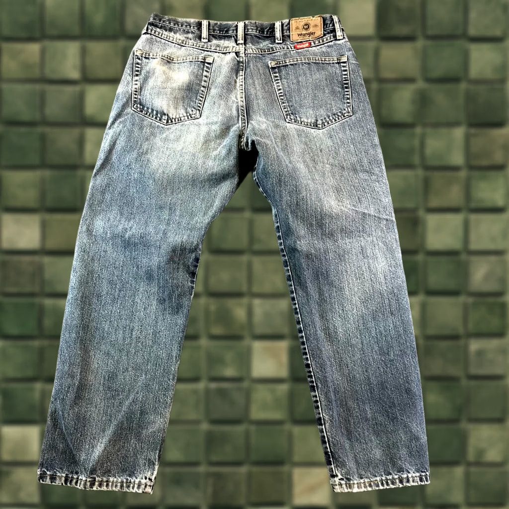 Wrangler Wrangler Jeans Men 36x29 Blue Denim Medium Wash Regular Fit Straight Leg Outdoor Jeans Mens Blue 36x29 Regular Denim Western Wrangler Size US 36 / EU 52 - 1 Thumbnail