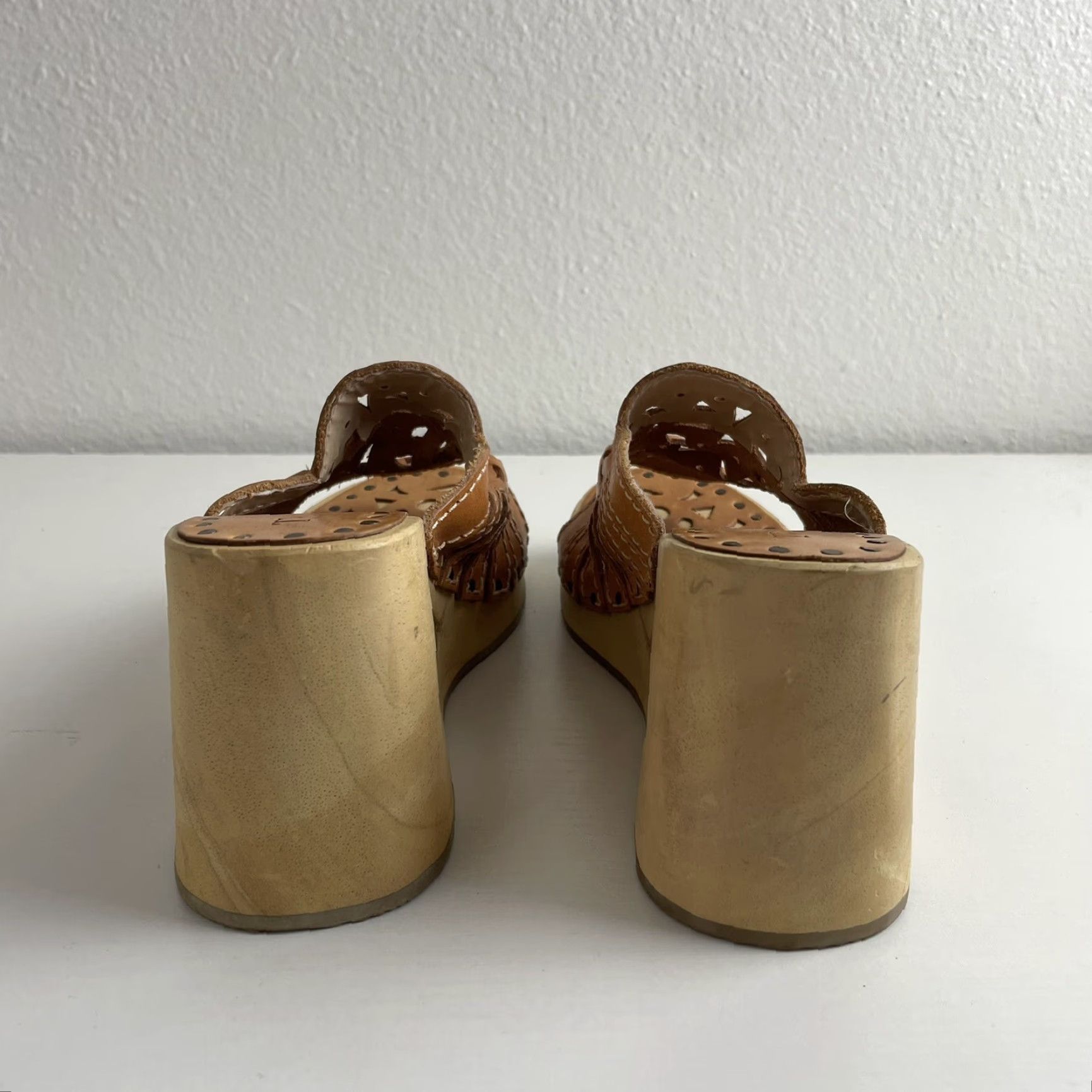 Vintage VINTAGE Y2K Wedge Sandals 7 Tan Leather Chunky Platform Wooden Block Heel Cutout - Two Lips Womens Shoes Brown Size US 7 / IT 37 - 4 Thumbnail