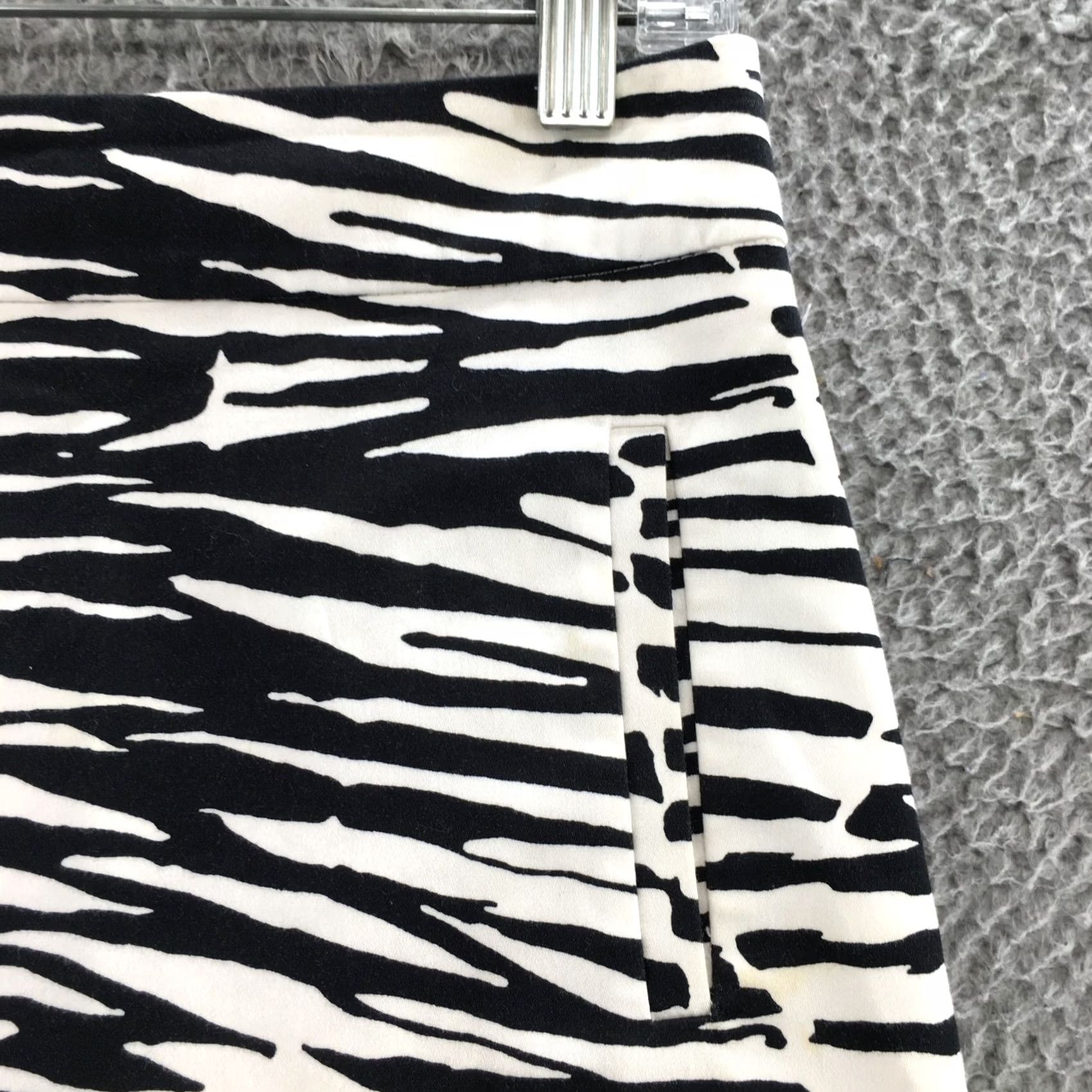 Banana Republic Banana Republic Trina Turk Straight & Pencil Skirt Womens 4P Multicolor Casual Size 27" / US 4 / IT 40 - 5 Thumbnail