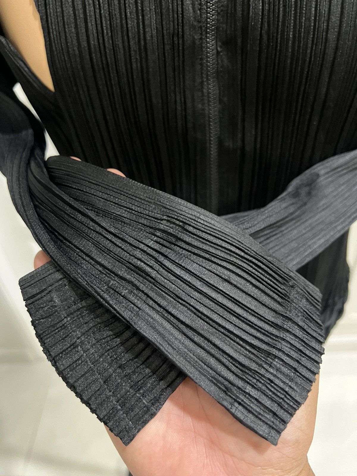Pleats Please Issey Miyake Pleat Pleats Issey Miyake Black Pleated hoodie Size S / US 4 / IT 40 - 7 Thumbnail