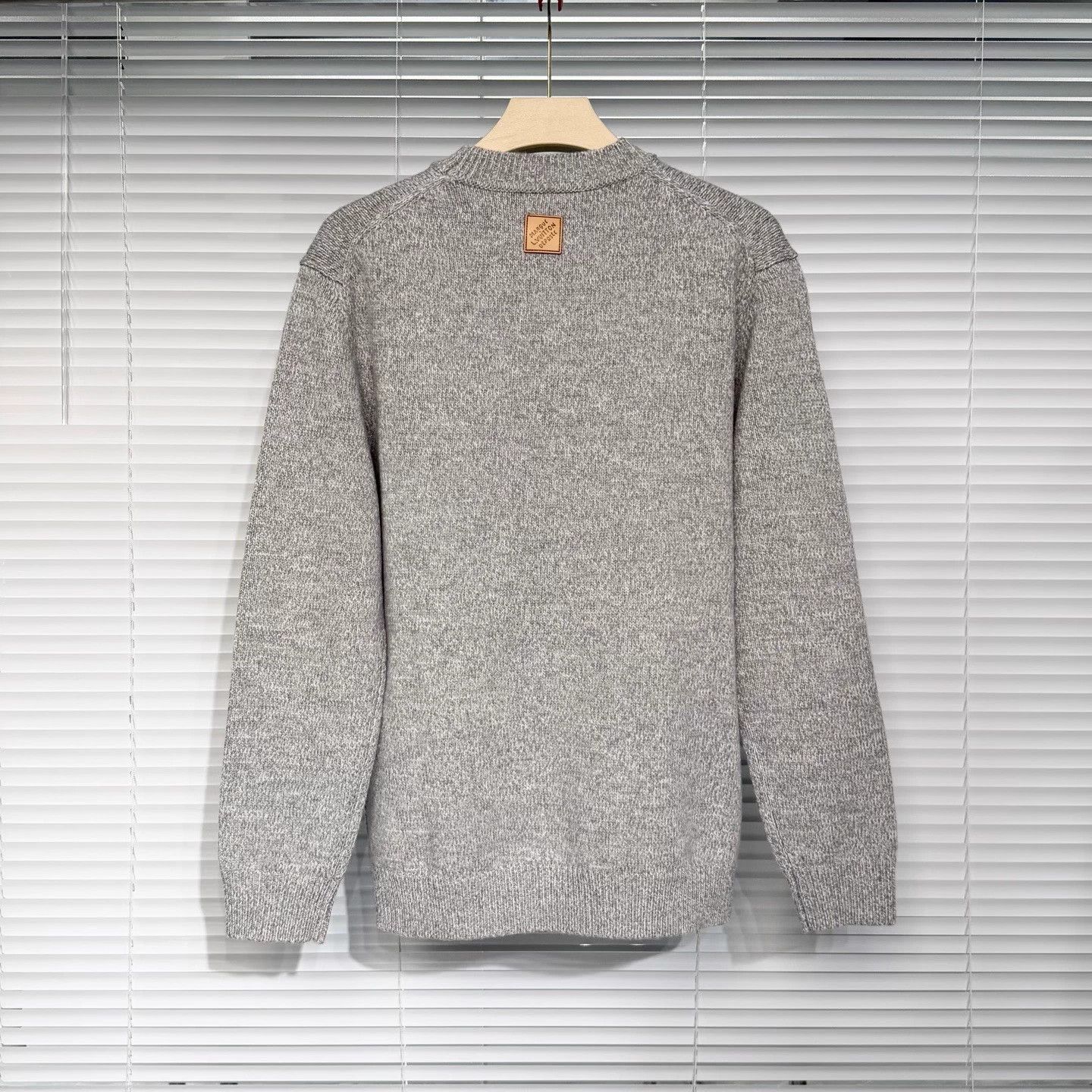 Louis Vuitton LV Monogram Fox Wool Cashmere Sweater M Grey Size US M / EU 48-50 / 2 - 2 Thumbnail