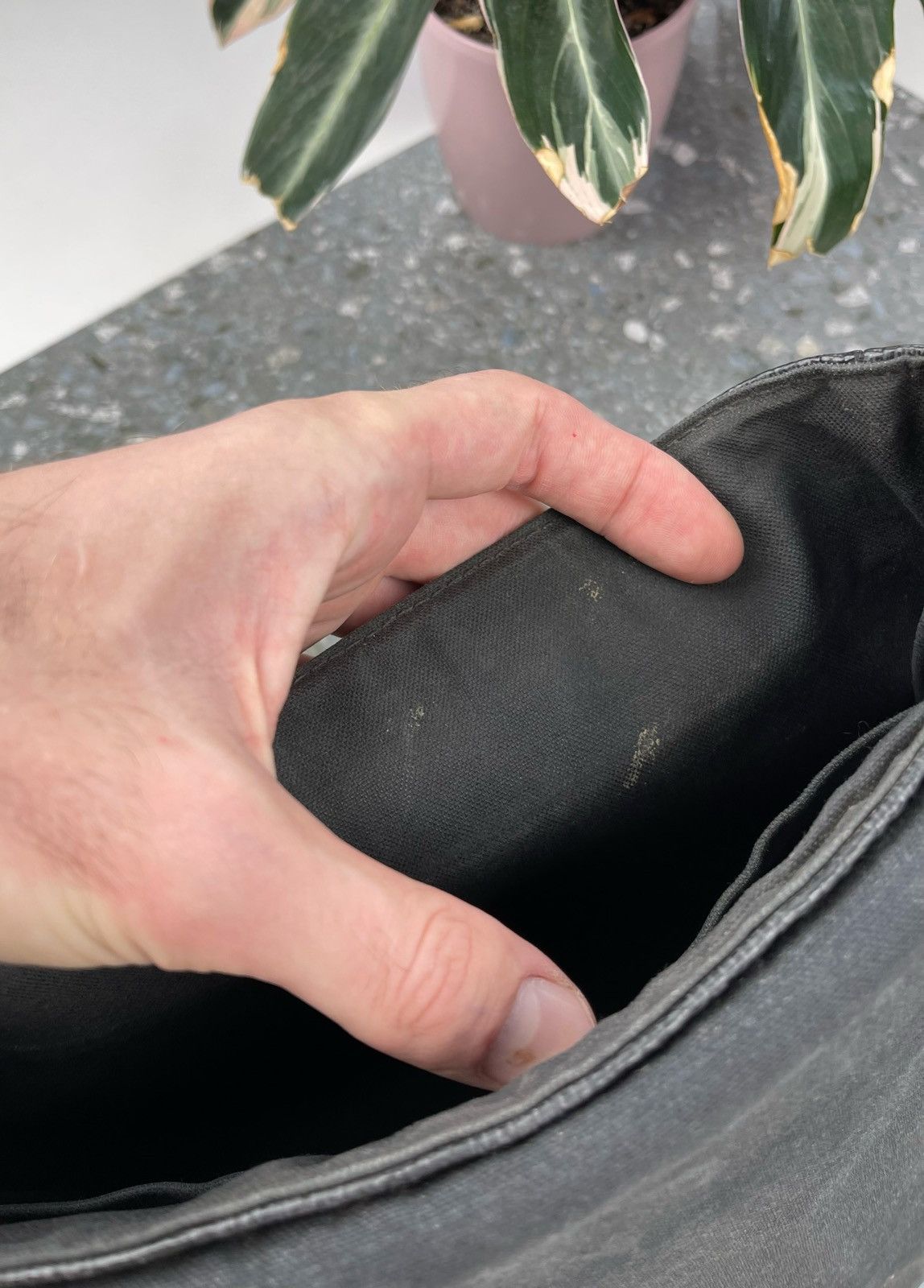 Louis Vuitton Luis Vuitton PM Graphite Messenger Bag / Black Size ONE SIZE - 22 Thumbnail