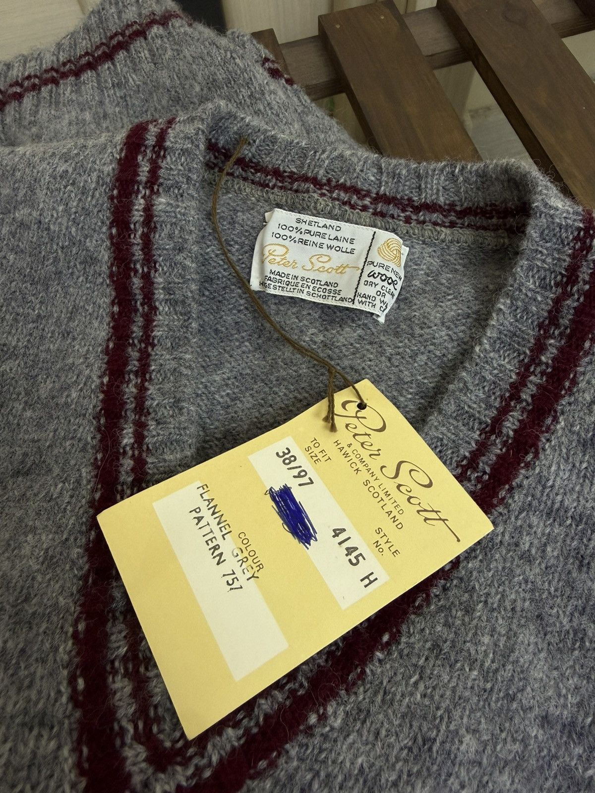 Other Vintage Peter Scott wool gray V sweater size S (37/97) Size US S / EU 44-46 / 1 - 9 Thumbnail