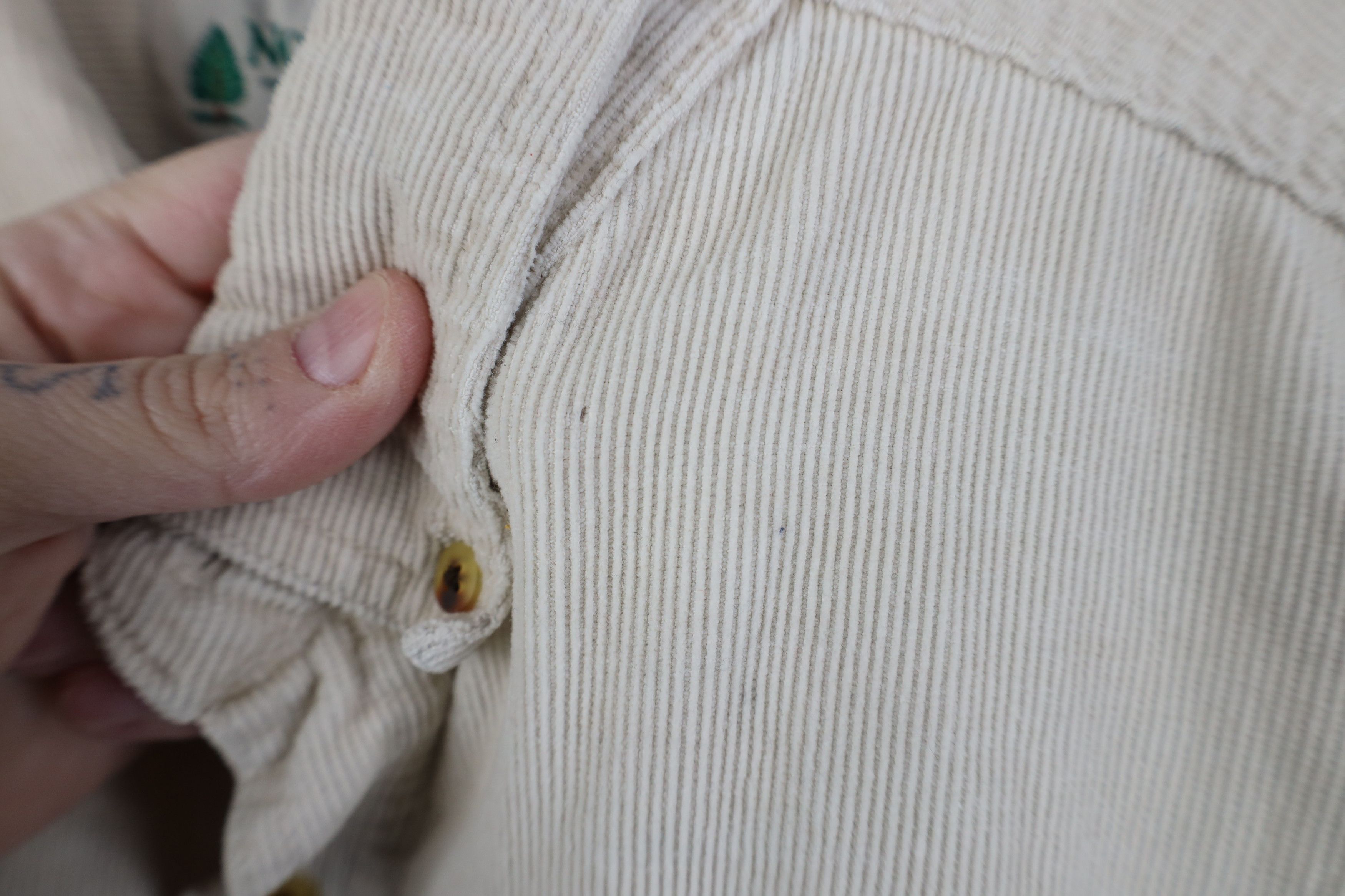 Vintage Vintage 90s Streetwear Corduroy Button Down Shirt Beige Size US L / EU 52-54 / 3 - 5 Thumbnail
