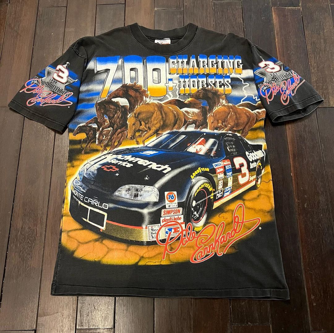 image of Chase Authentics x Nascar Vintage 1997 Dale Earnhardt "charging Horses" Tee in Black (Size Large)