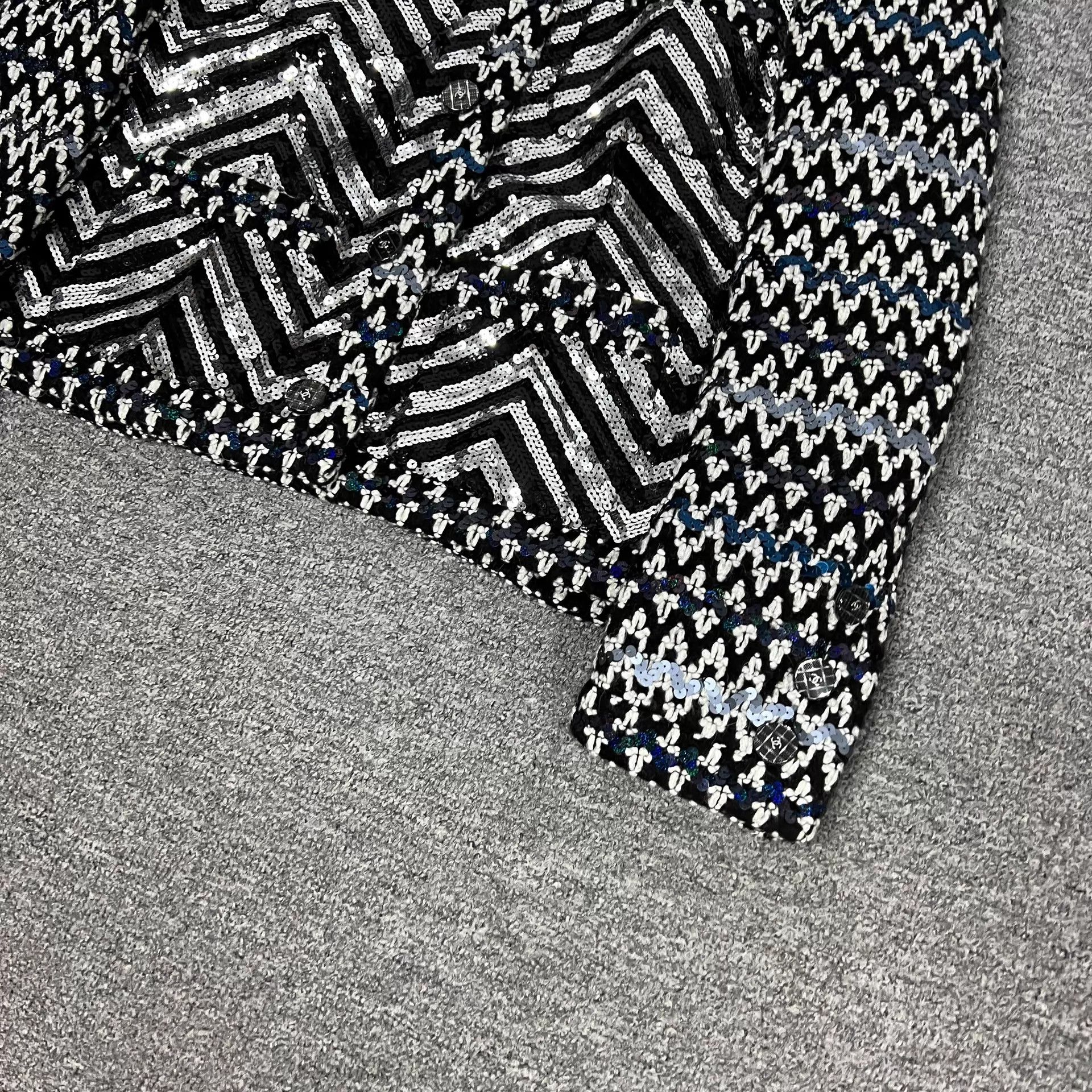 Chanel Chanel Wavy Sequin Knit Jacket 40 Size M / US 6-8 / IT 42-44 - 5 Thumbnail