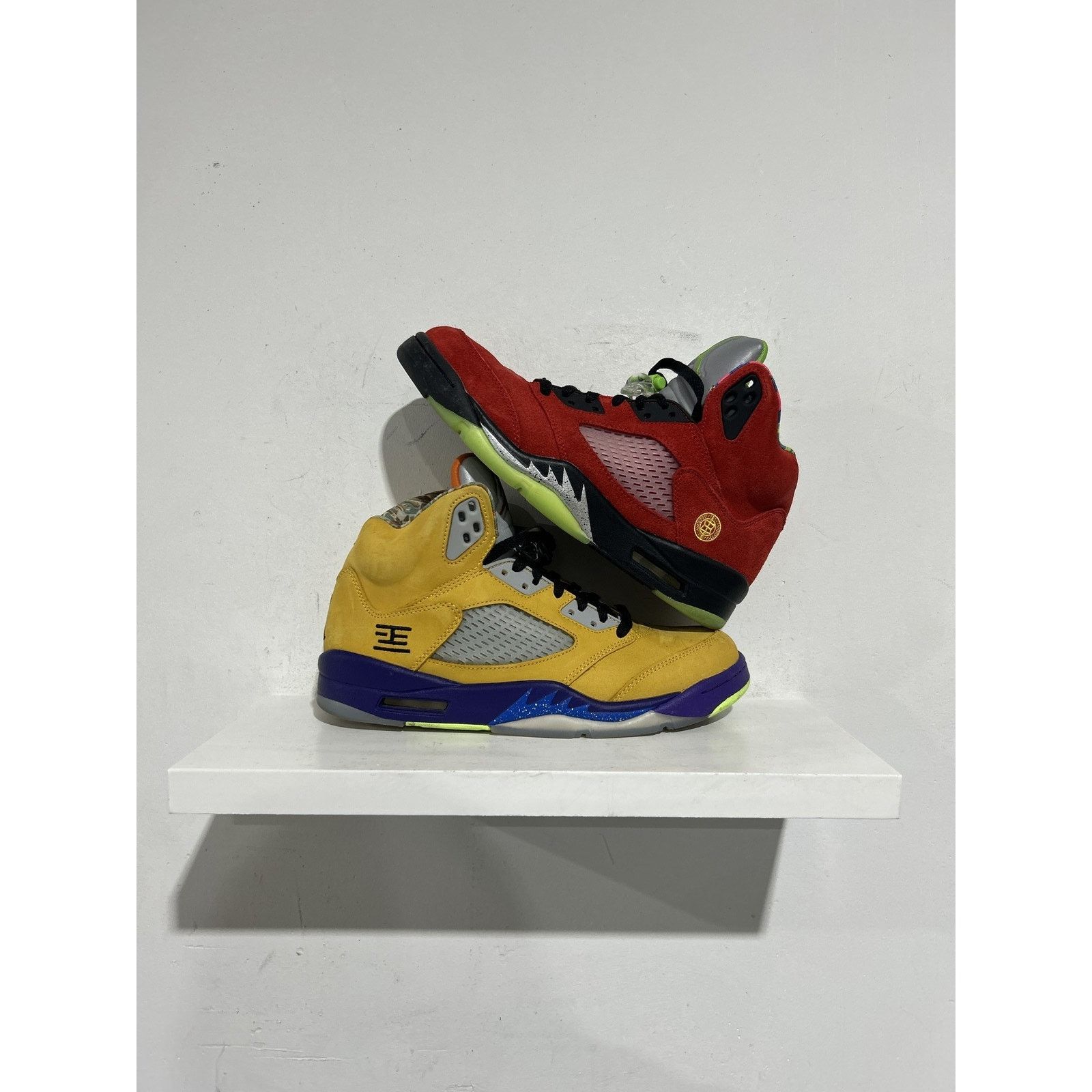 Nike JORDAN 5 RETRO 'WHAT THE' SIZE 9.5 PREOWNED Size US 9.5 / EU 42-43 - 1 Thumbnail