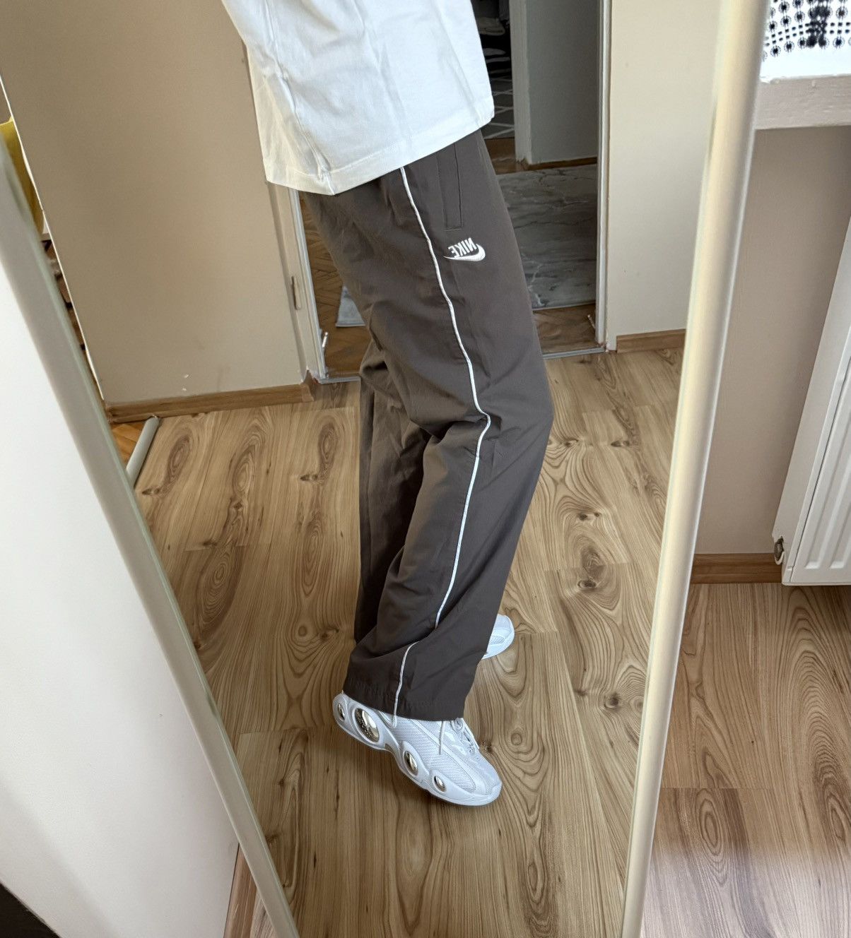 Nike × Vintage Vintage 00’s Y2K Nike Swoosh Loose Fit Sweatpants Brown Size 26" / US 2 / IT 38 - 3 Thumbnail