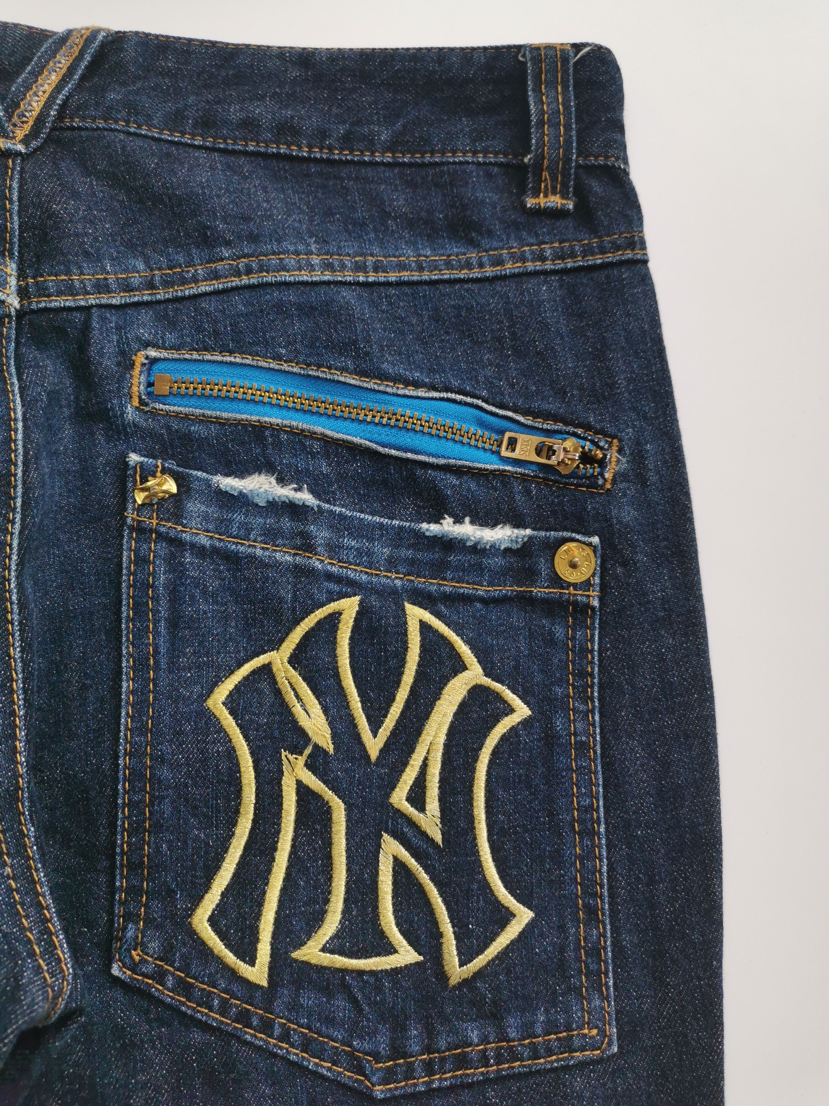 Kith × New Era × New York Yankees VINTAGE New York Yankees MLB Distressed Jeans Red Stripe Size US 30 / EU 46 - 11 Thumbnail