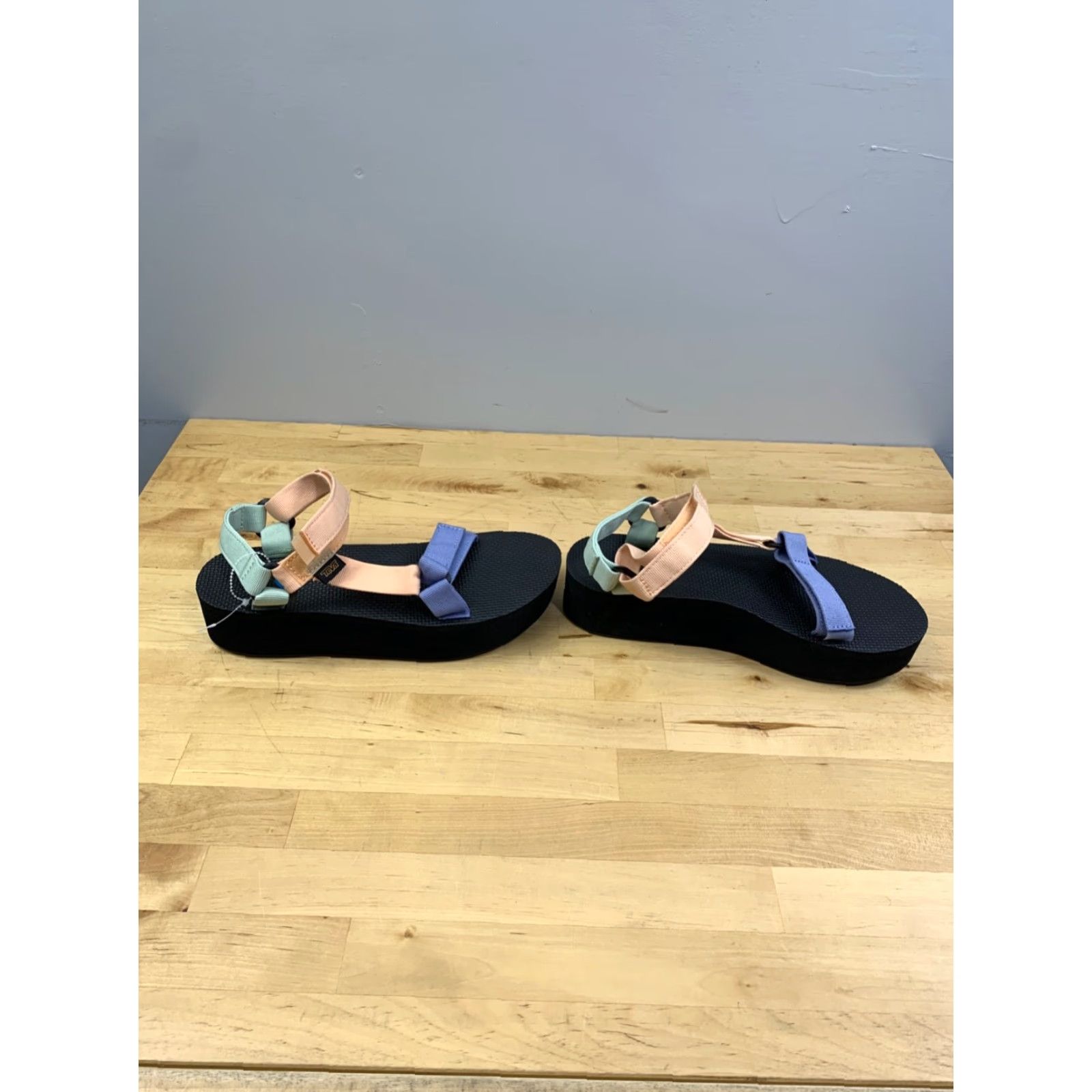 Teva VINTAGE Teva Sandal Women 10 US 41 EU 8 UK 27 Japan Black Teva Flatform Universal Strappy Platform Sandals Size US 8 / IT 38 - 2 Thumbnail
