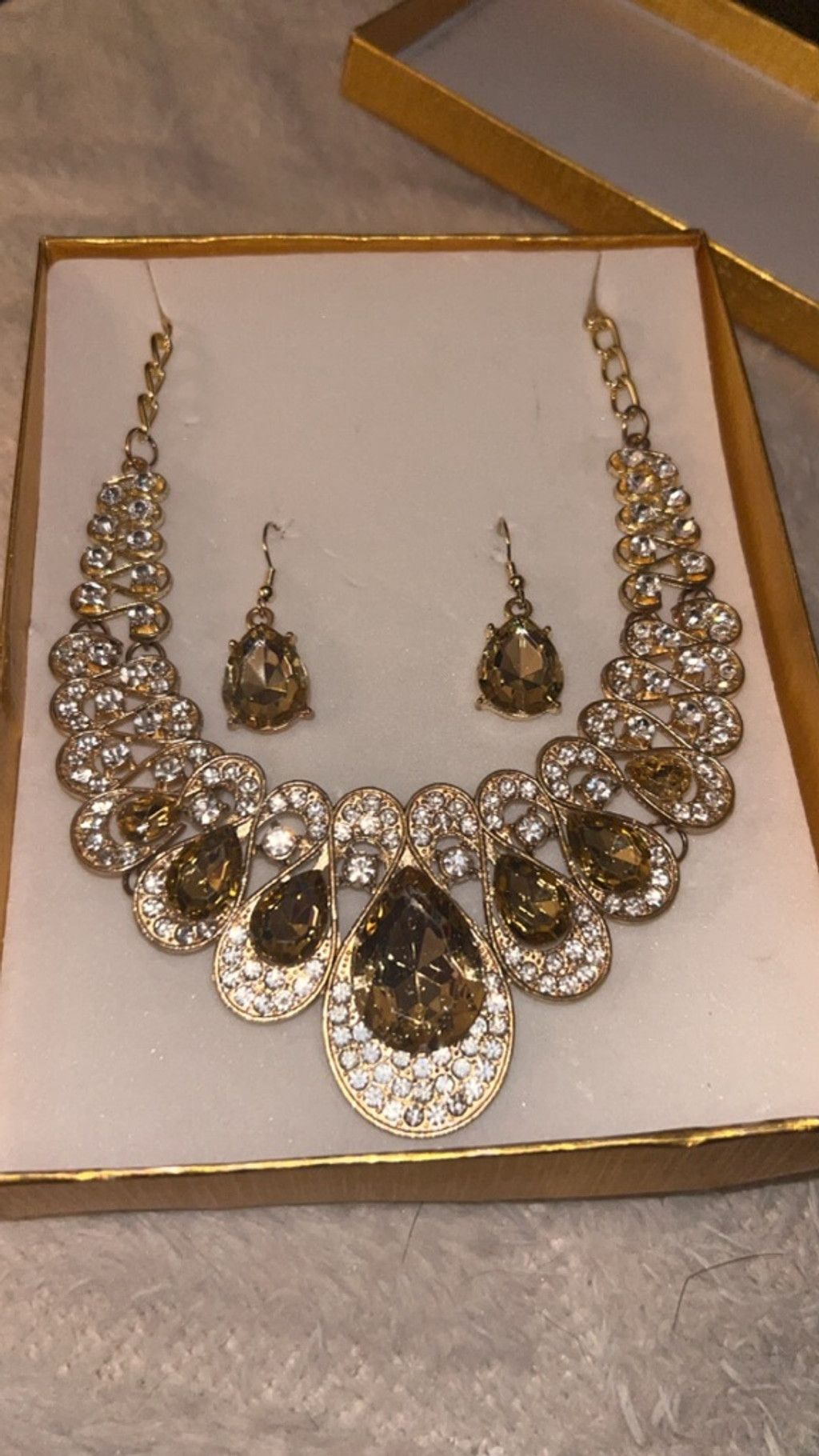 The Unbranded Brand Gold Tone Clear Crystal Necklace & Earring Set costume Size ONE SIZE - 2 Thumbnail