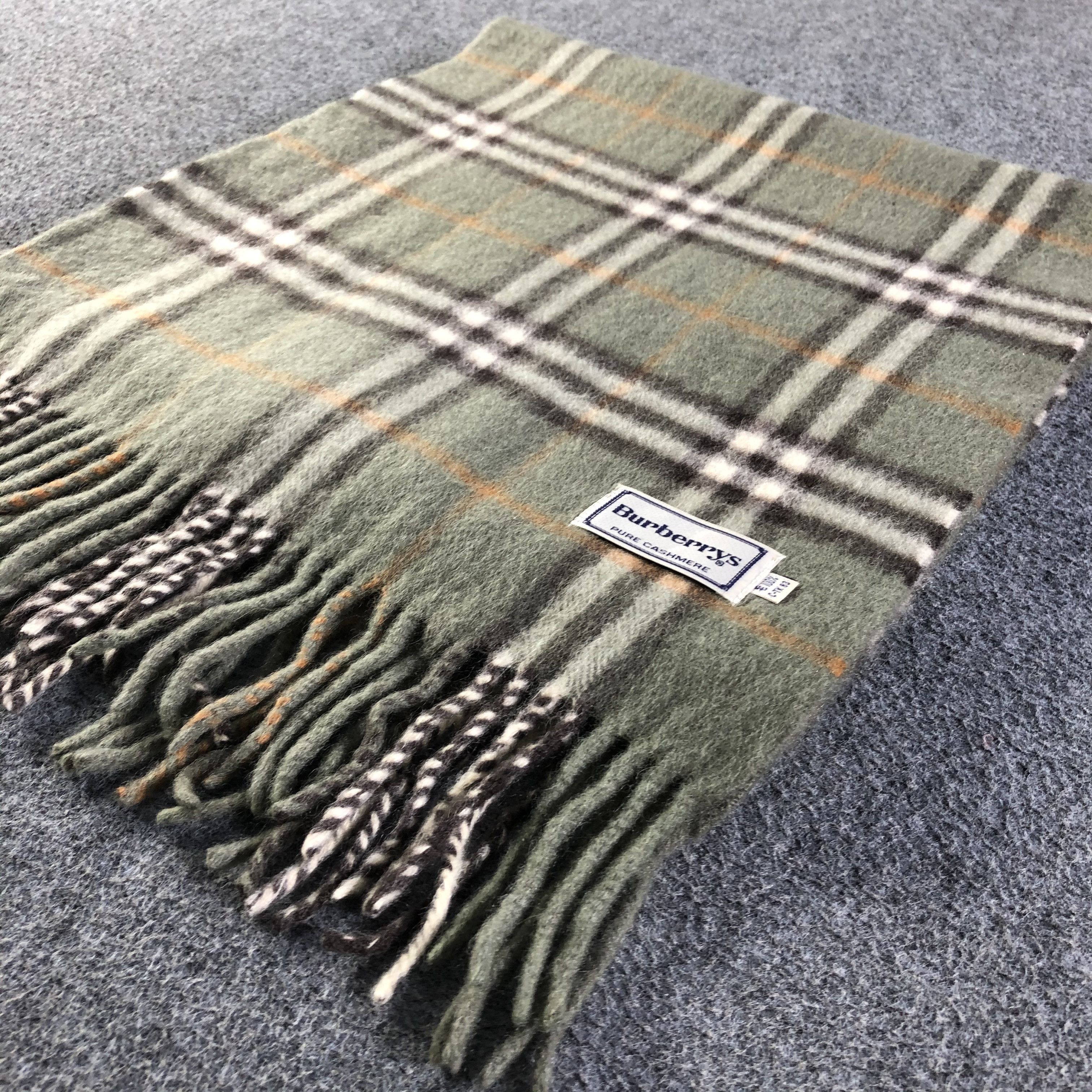Burberry Burberrys Pure Cashmere Scarf / Muffler / Neckwear Size ONE SIZE - 3 Thumbnail