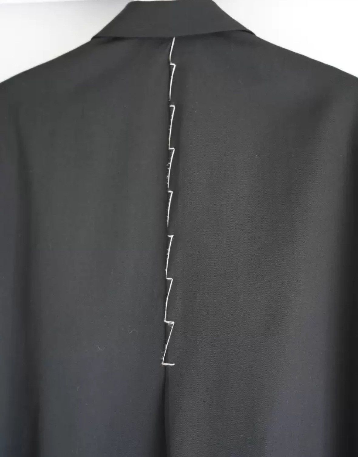 Yohji Yamamoto Yohji Yamamoto 98aw white button hand sewn open thread suit Size US S / EU 44-46 / 1 - 6 Thumbnail