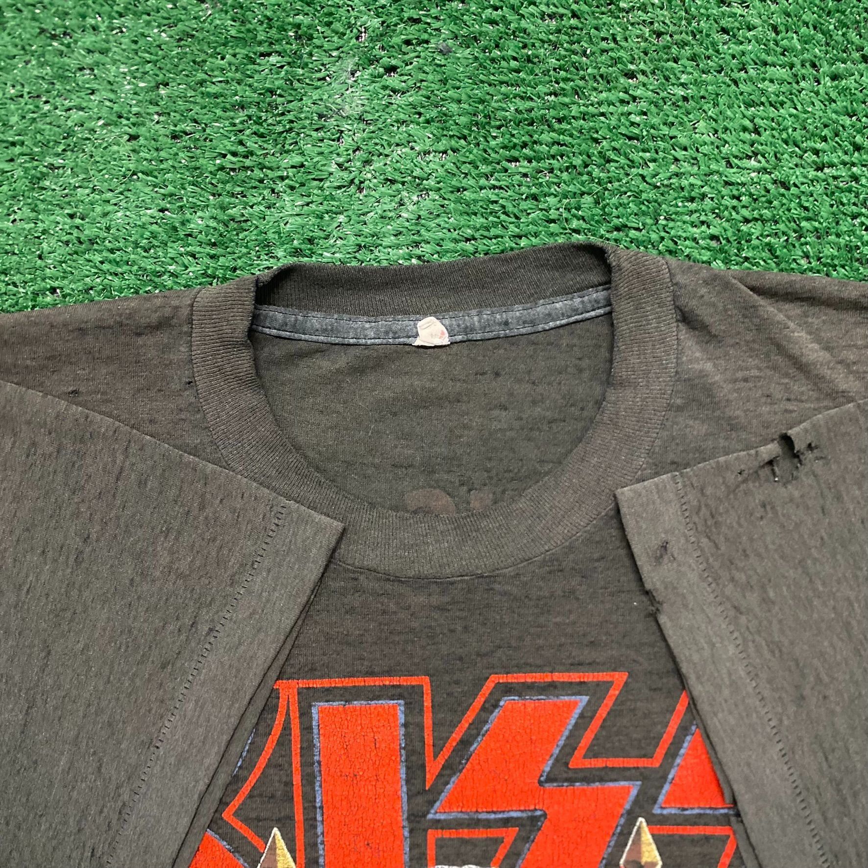 Band Tees Vintage 80s KISS Gene Simmons Dirty Job Metal Band T-Shirt Size US M / EU 48-50 / 2 - 5 Thumbnail
