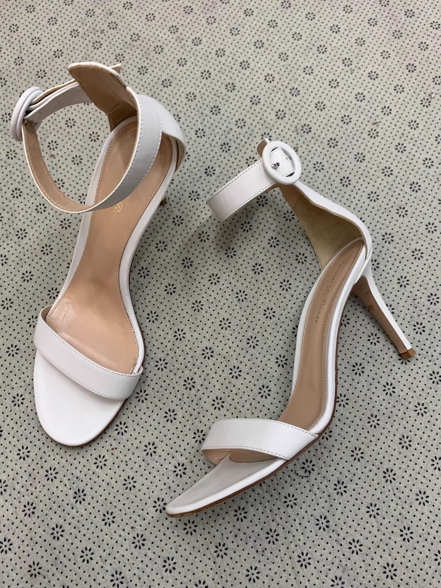Gianvito Rossi Gianvito Rossi white one-strap heeled sandals 39 Size US 8 / IT 38 - 2 Thumbnail