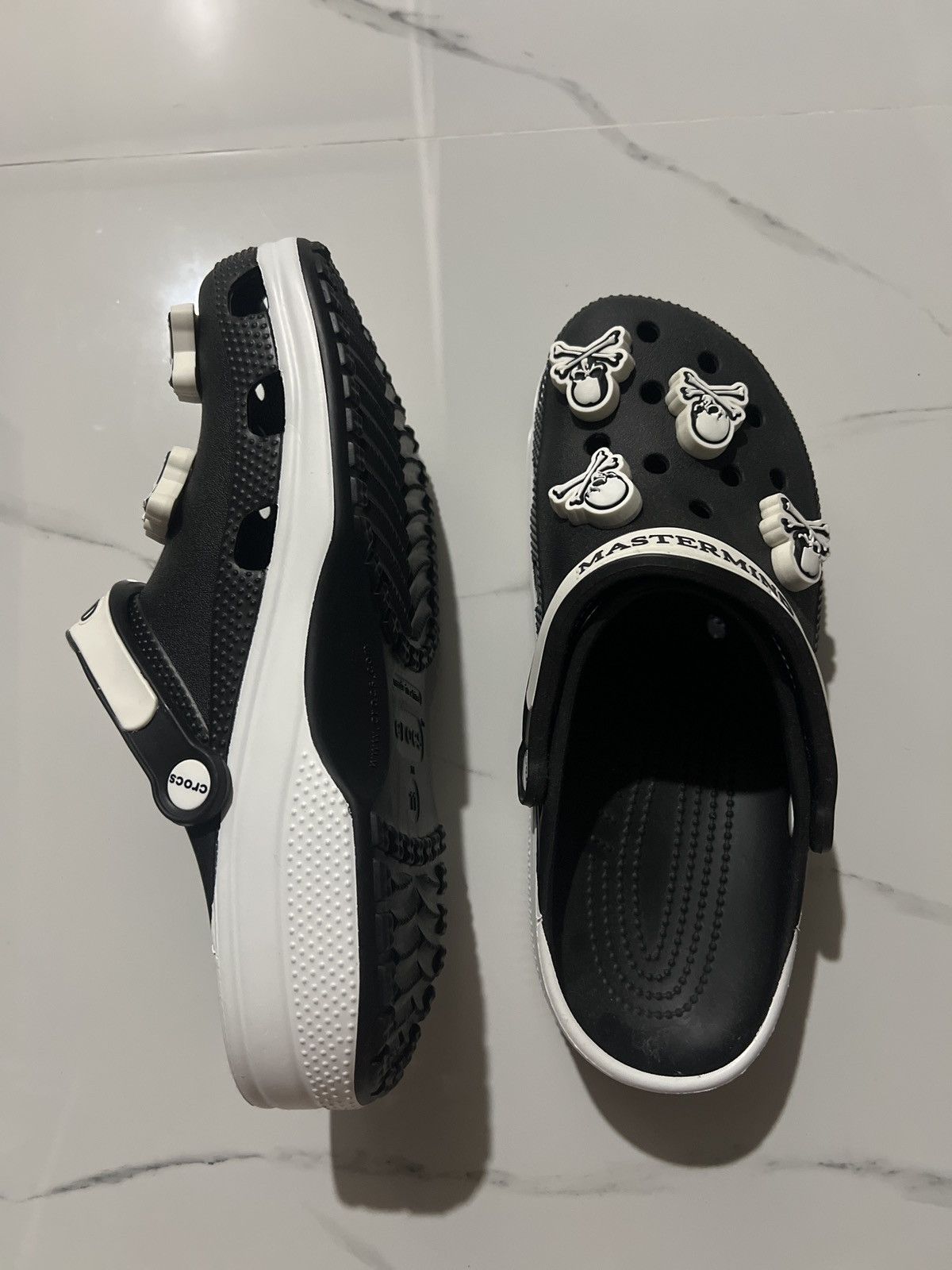 Crocs × Mastermind Japan Crocs x Mastermind Classic Clog BLACK/WHITE SIZE M10/W11 US Size US 11 / EU 44 - 3 Thumbnail