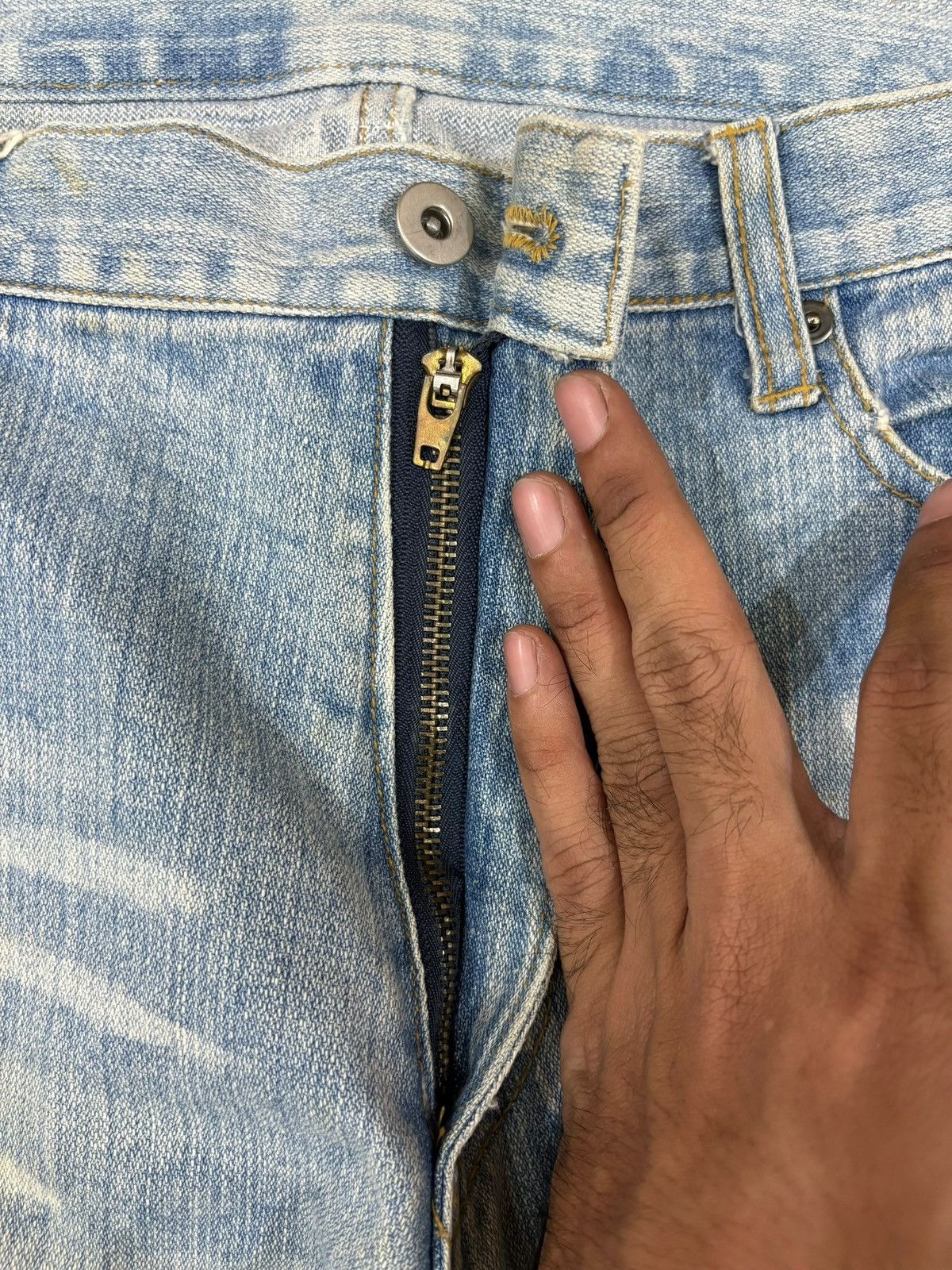 Japanese Brand Vintage Japanese Brand Light Wash Distressed Baggy Jeans Size US 34 / EU 50 - 3 Thumbnail
