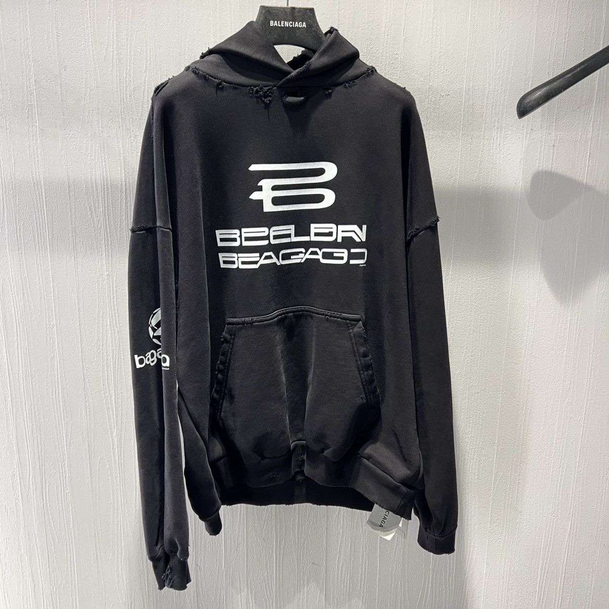 Balenciaga Balenciaga Oversized Distressed Hoodie Size US L / EU 52-54 / 3 - 2 Thumbnail