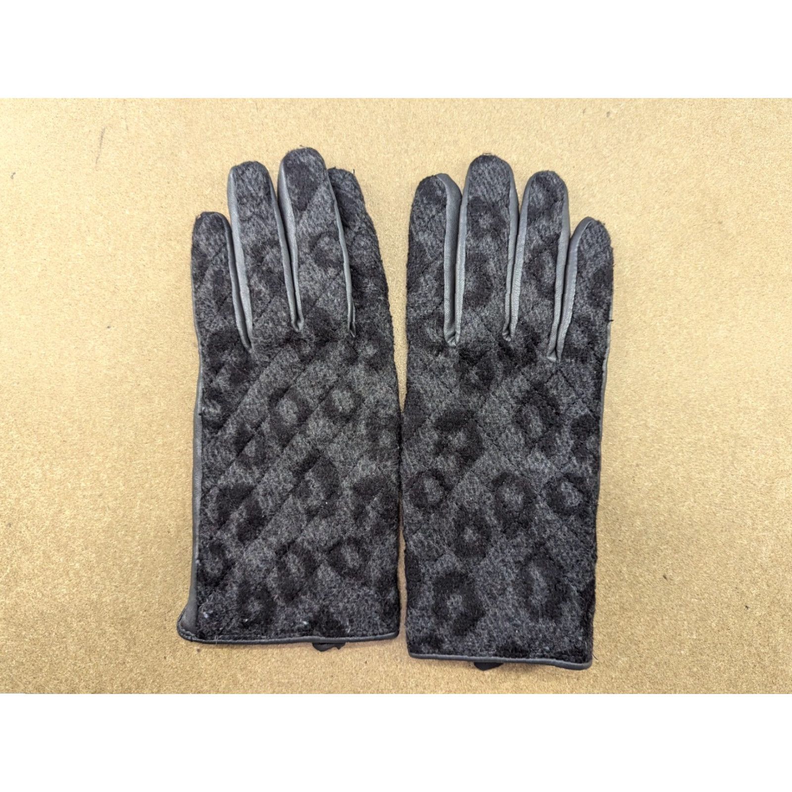 Vintage Genuine Leather Womens Gloves Size M Gray Lined Animal Print Glove Womens Leather Accessories Casual Wrist Length Pattern Animal Print 80s/Mens? Size ONE SIZE - 2 Thumbnail