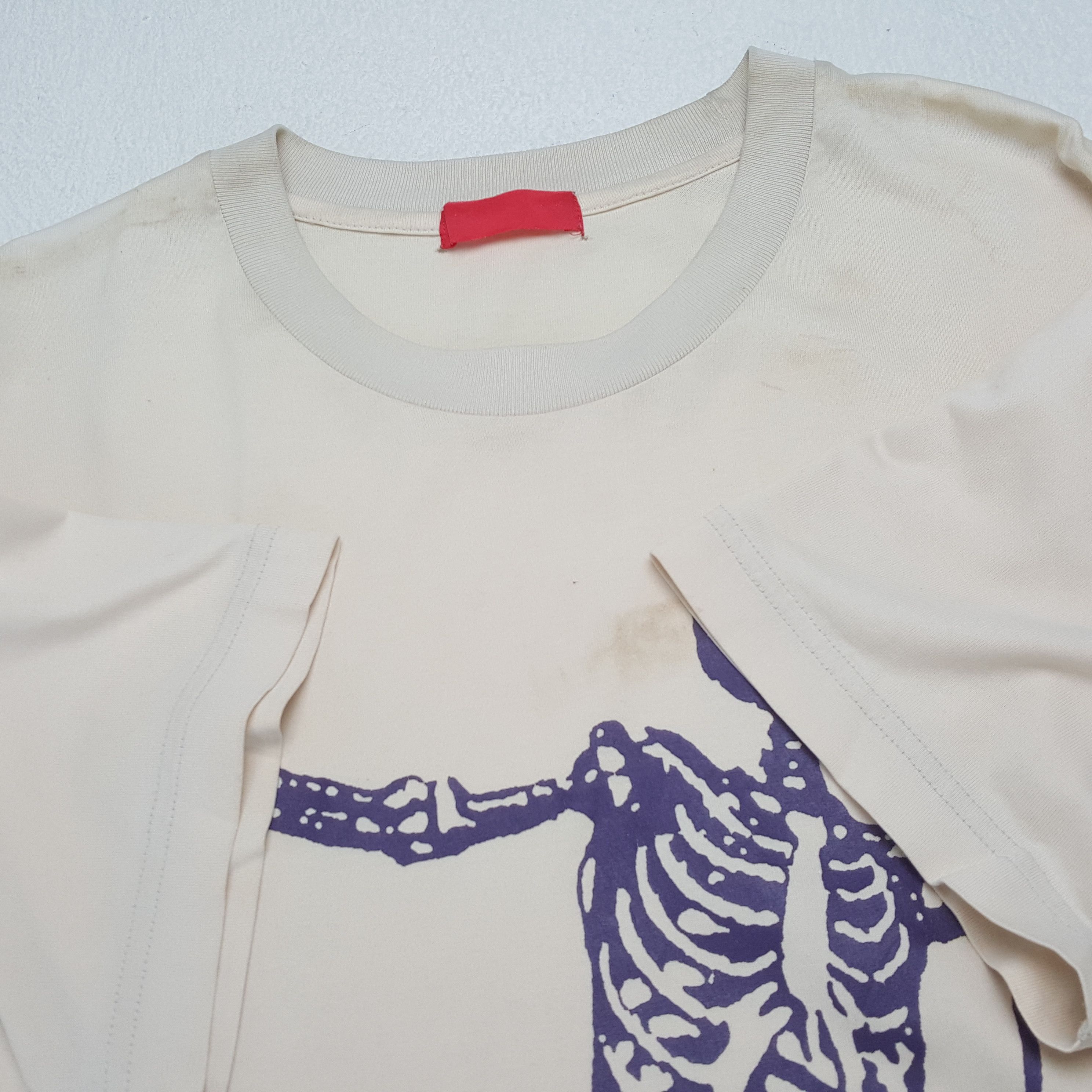Vintage BARBARA KRUGER American Artist Graphic Design Tees