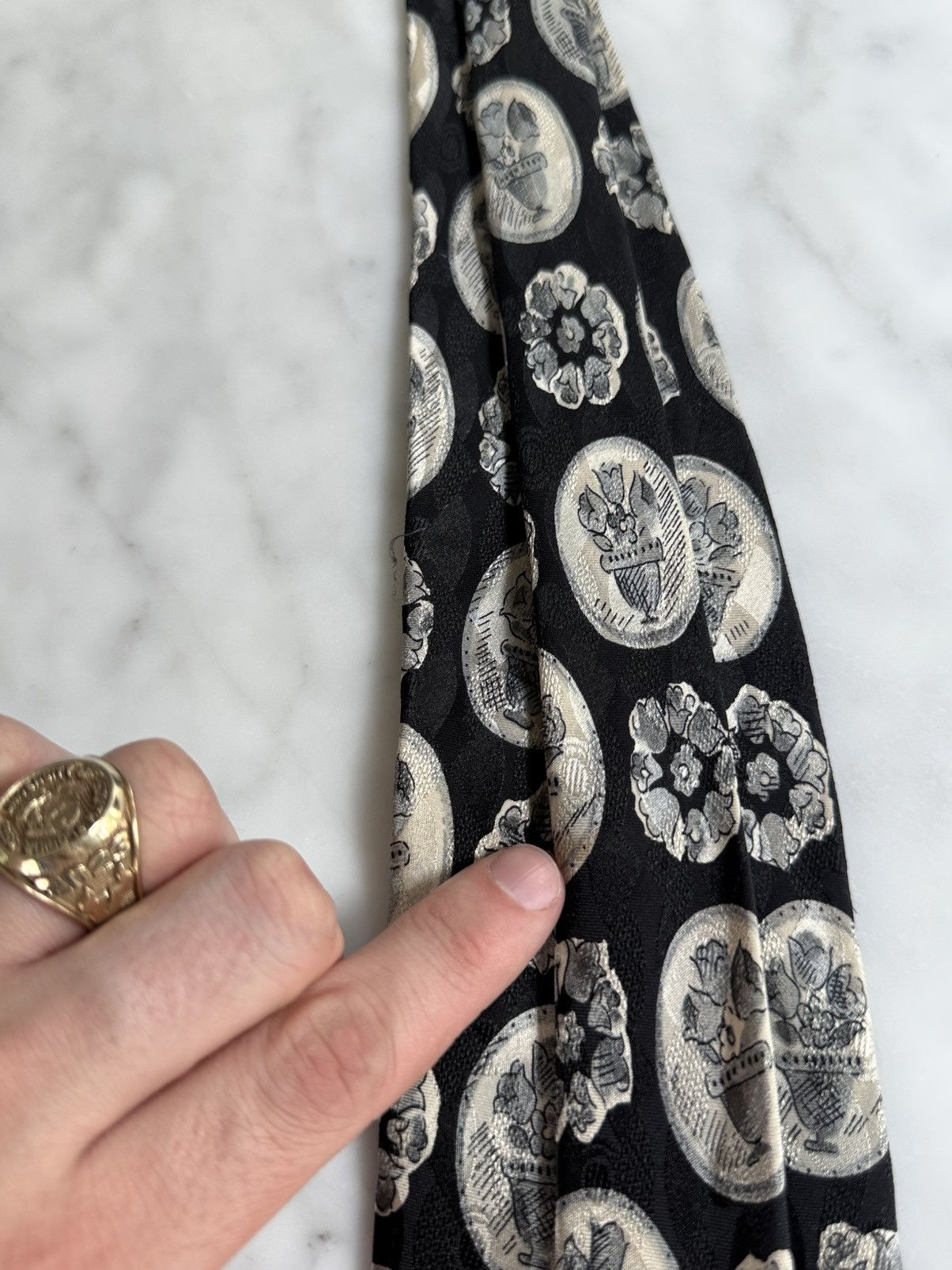Other Vintage Black Medallion Print Silk Tie Italian Neoclassical Size ONE SIZE - 6 Thumbnail
