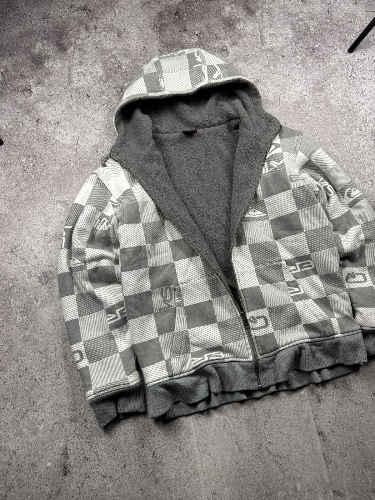 Quiksilver Vintage Y2K Sherpa fur lined Quiksilver zip up hoodie surfer Size US L / EU 52-54 / 3 - 1 Thumbnail