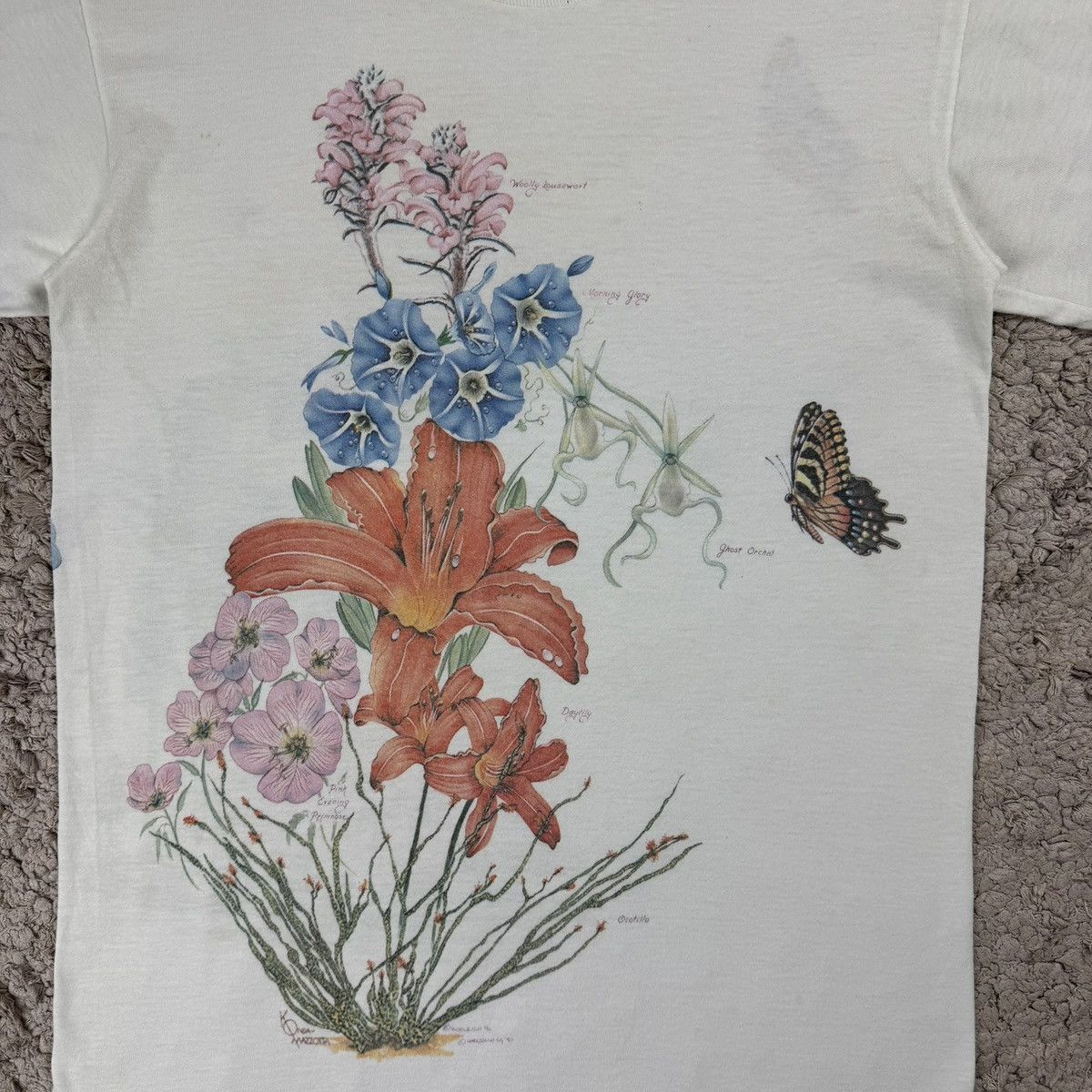Vintage Vintage 90’s Floral and Butterfly Victoria Canada T-shirt Size US S / EU 44-46 / 1 - 5 Thumbnail