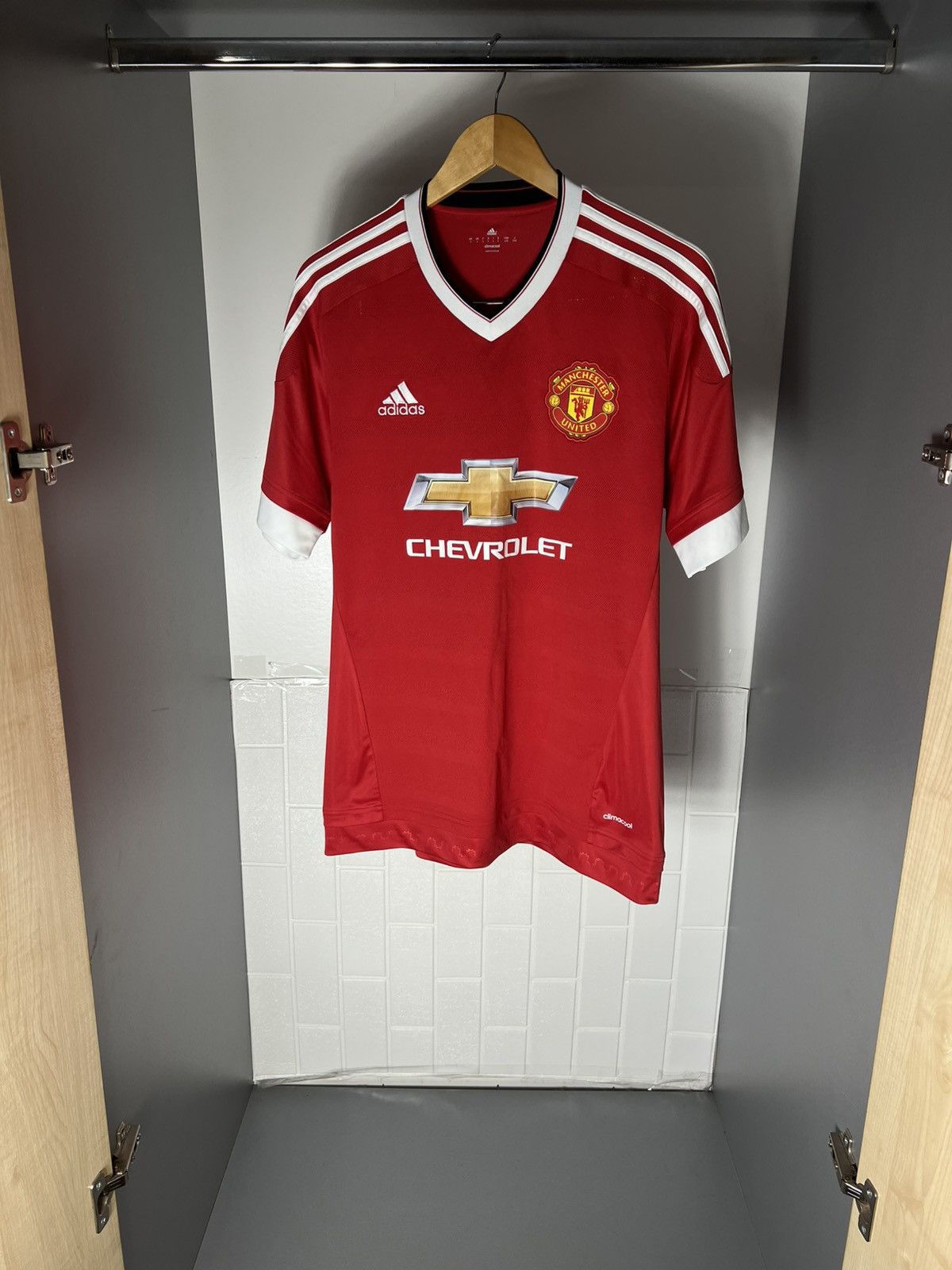 Adidas VINTAGE ADIDAS FC MANCHESTER UNITED ENGLAND SOCCER JERSEY Size US L / EU 52-54 / 3 - 10 Thumbnail