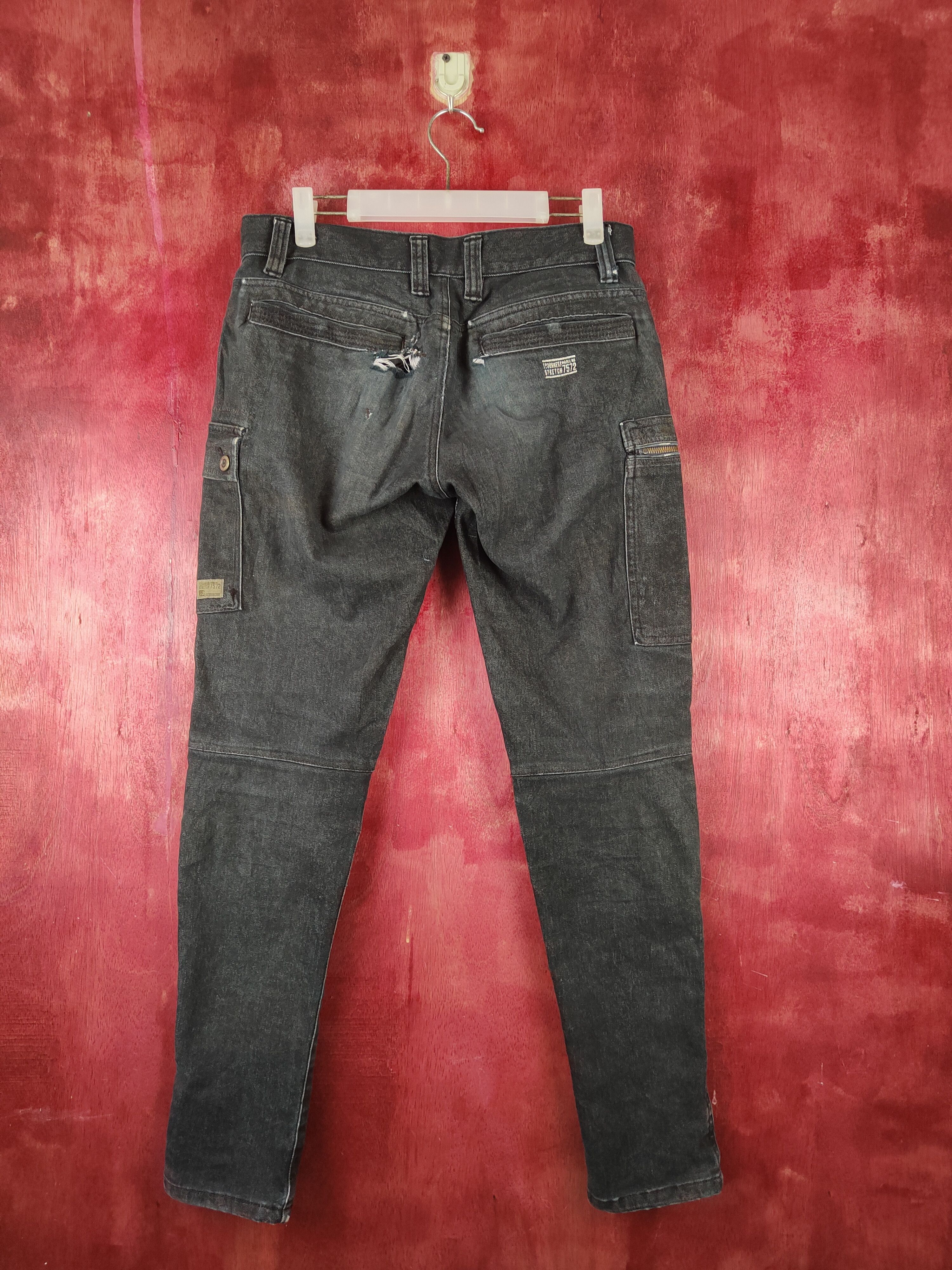 Japanese Brand I'z Frontier Black Distressed Cargo Pants N#S18 Size US 30 / EU 46 - 8 Thumbnail