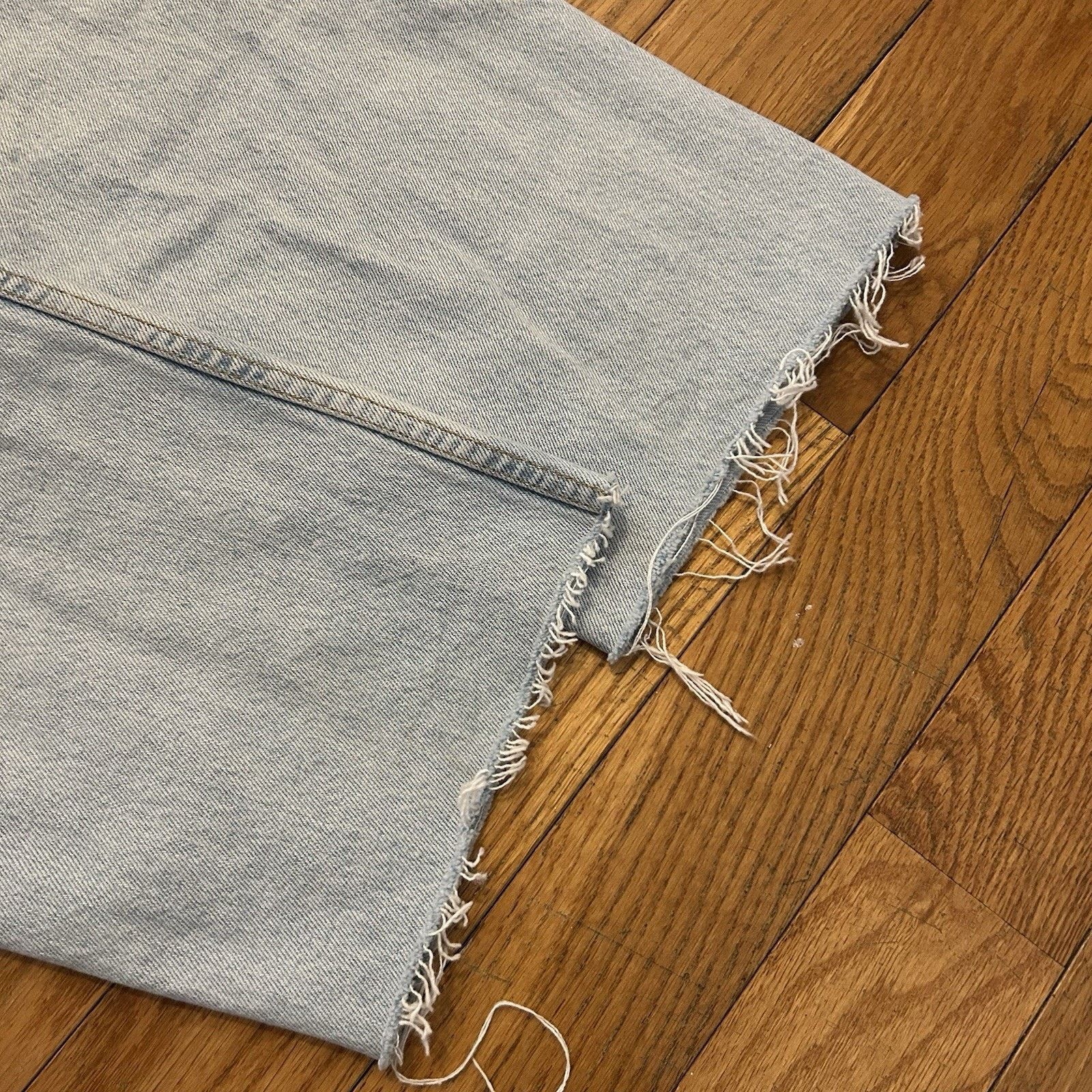Levi's × Vintage 90s 501 0134 Button Fly Light Wash Cut Off Jeans 32x26 Size US 32 / EU 48 - 3 Thumbnail
