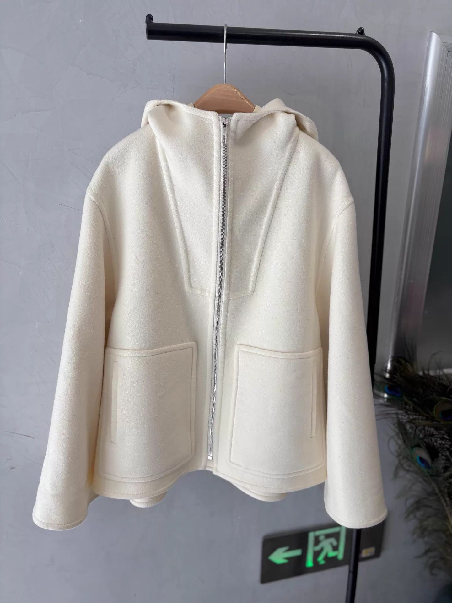 Hermes HERMES women's Ivory 100% Cashmere Hooded Coat 38 Unworn Size S / US 4 / IT 40 - 2 Thumbnail