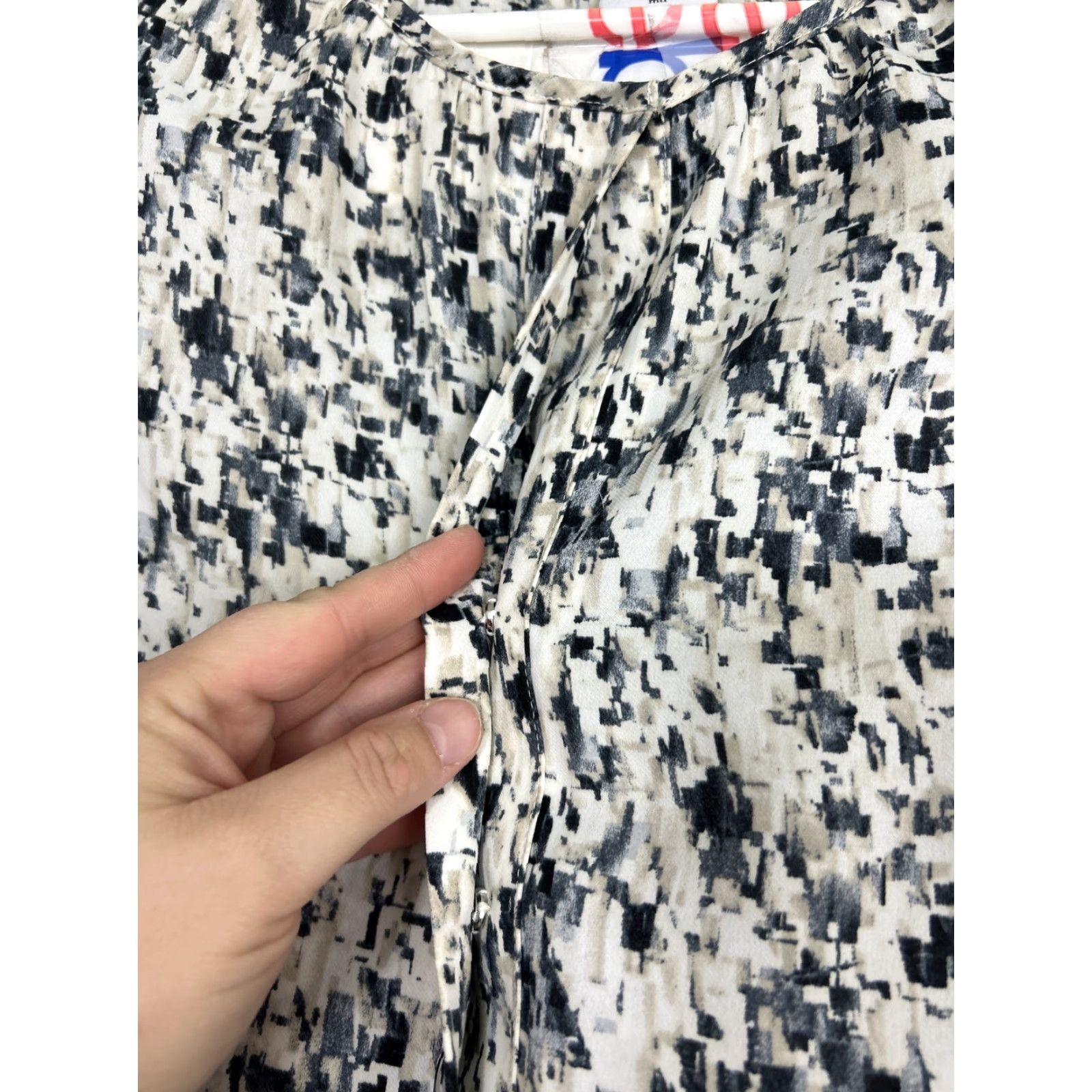 Vintage CAbi Womens Blouse Shirt Popover Shatter Split Neck White Blue Round Neck Long Sleeve Medium M Tunic Women Size M / US 6-8 / IT 42-44 - 4 Thumbnail