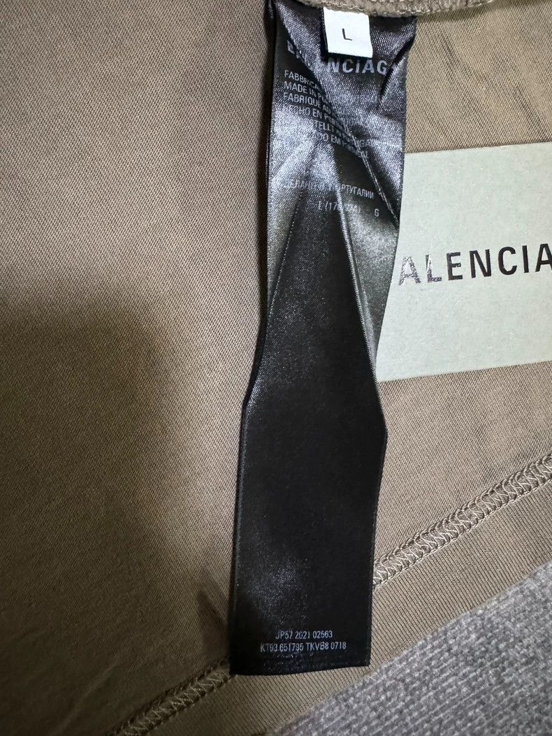 Balenciaga Balenciaga Brown oversized distressed short-sleeve Size US L / EU 52-54 / 3 - 4 Thumbnail