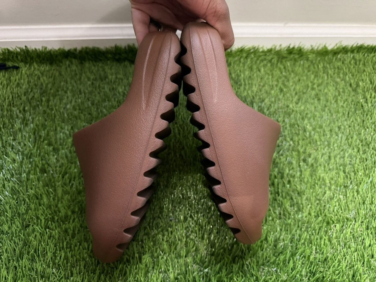 Adidas Adidas Yeezy Slides “Flax”, Size 5, Used Size US 5 / EU 37 - 3 Thumbnail