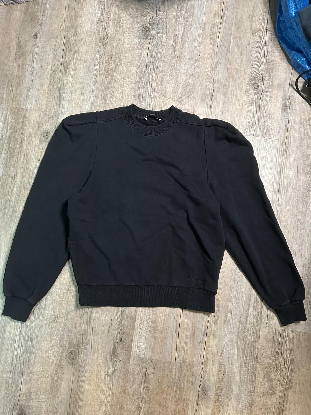 Givenchy Givenchy Padded Shoulder Crewneck – Black Size US S / EU 44-46 / 1 - 1 Thumbnail