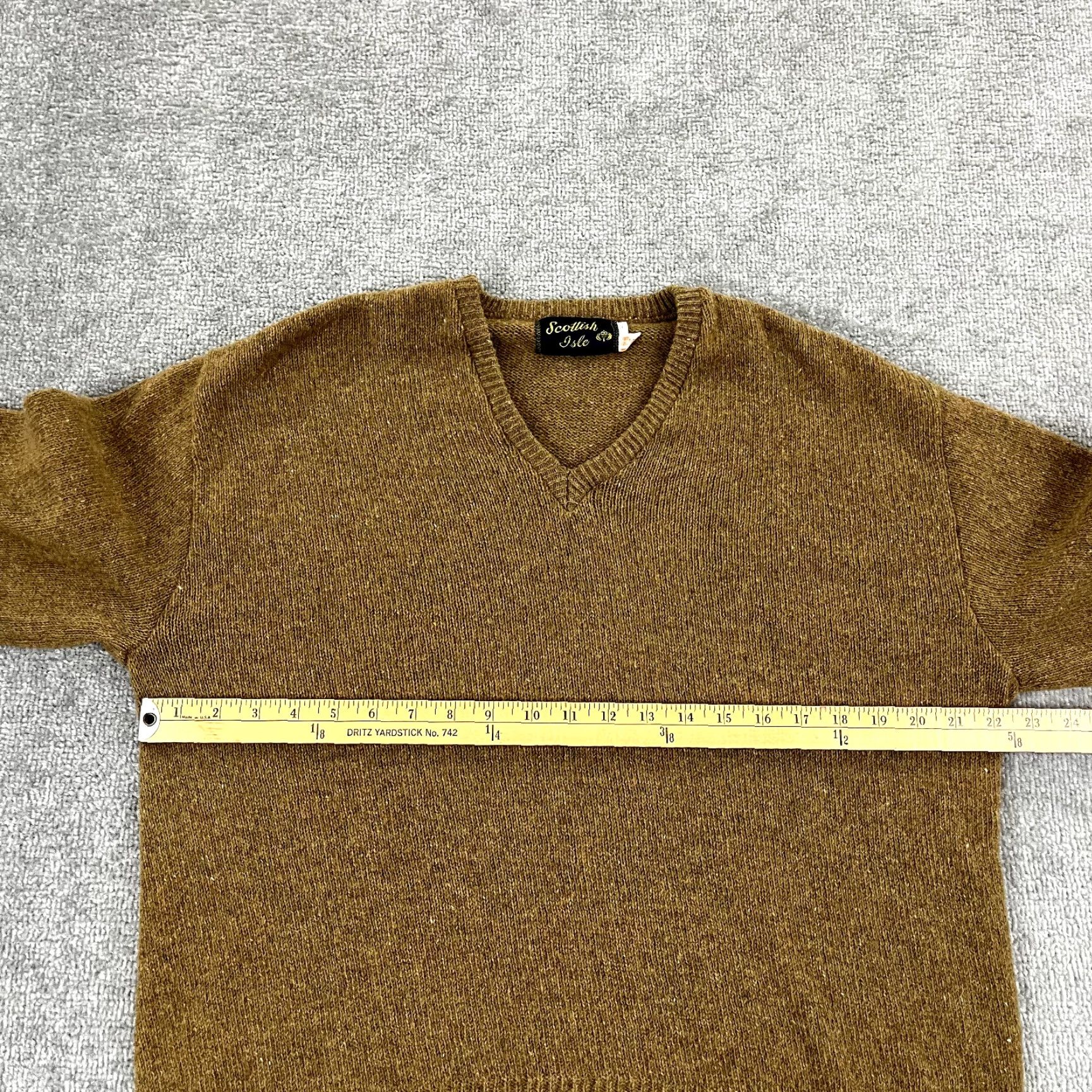 Vintage SCOTTISH ISLE Mens Sweater Large Brown Lambswool Knit Pullover N-Neck Jumper L/S Size US L / EU 52-54 / 3 - 4 Thumbnail