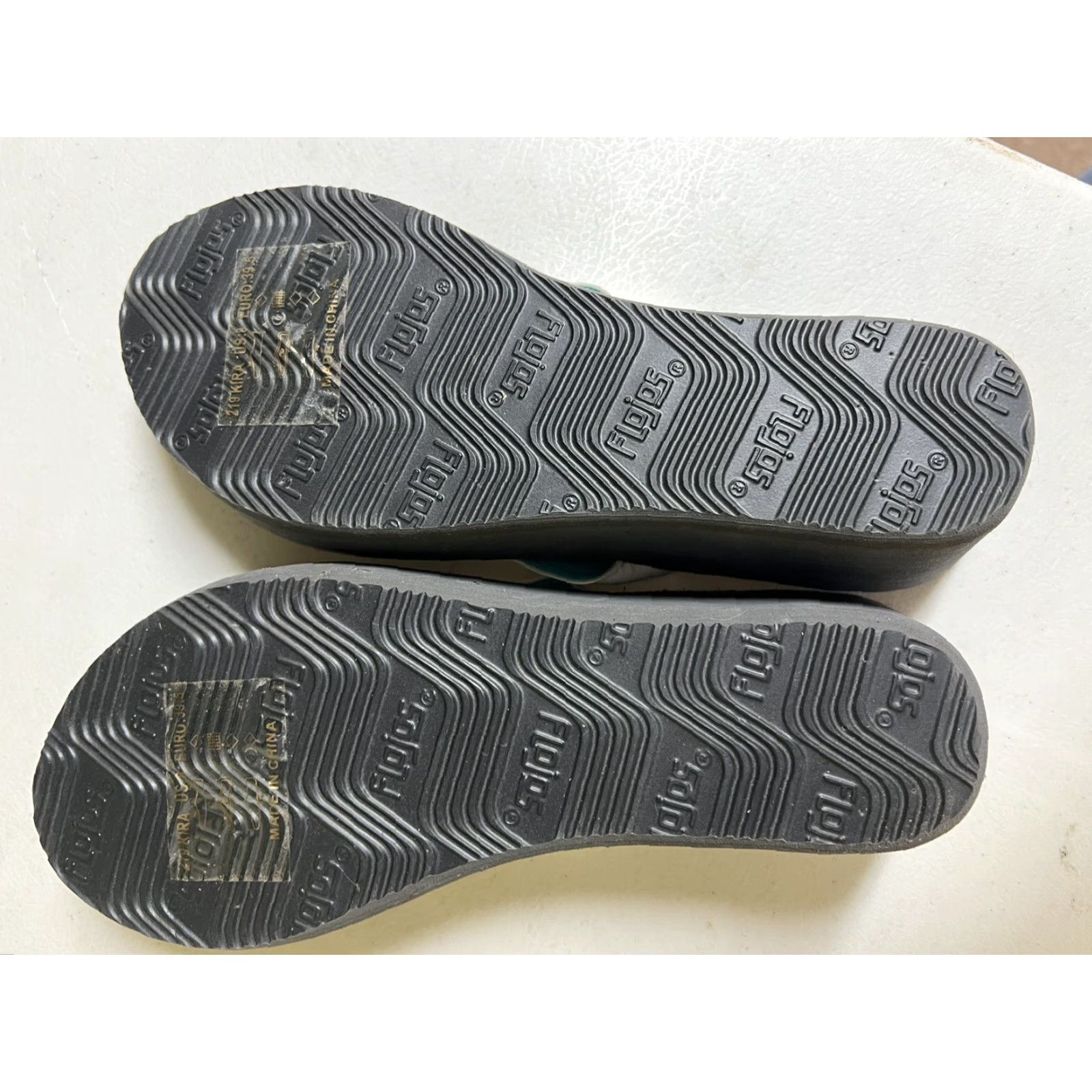 Vintage Flojos Women’s Sandal 8 Gray Wedge Thong Olivia NWT Size US 8 / IT 38 - 4 Thumbnail