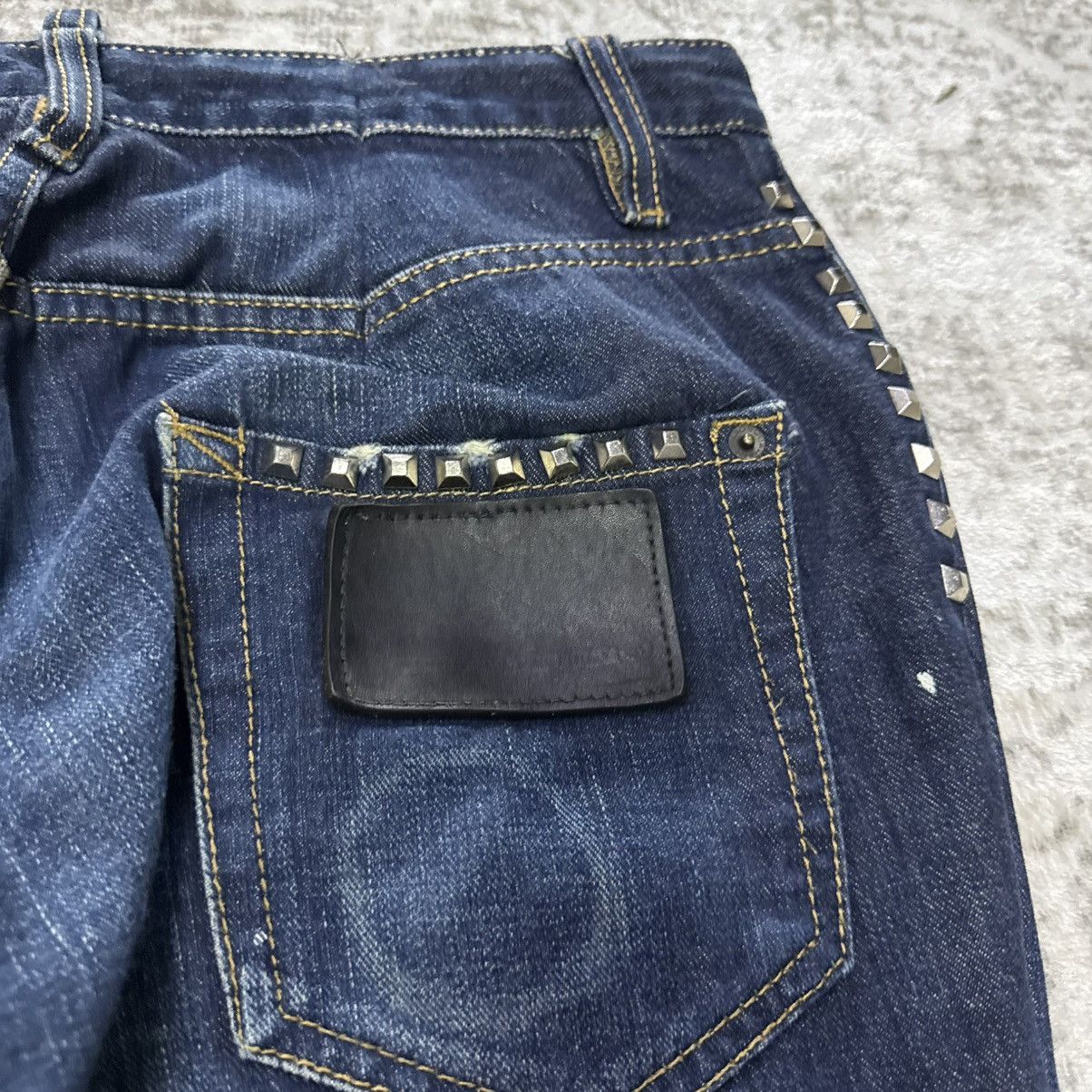 Dsquared2 2000s Dsquared2 Distressed Studded Carrot Cut Denim Pants Size US 30 / EU 46 - 14 Thumbnail