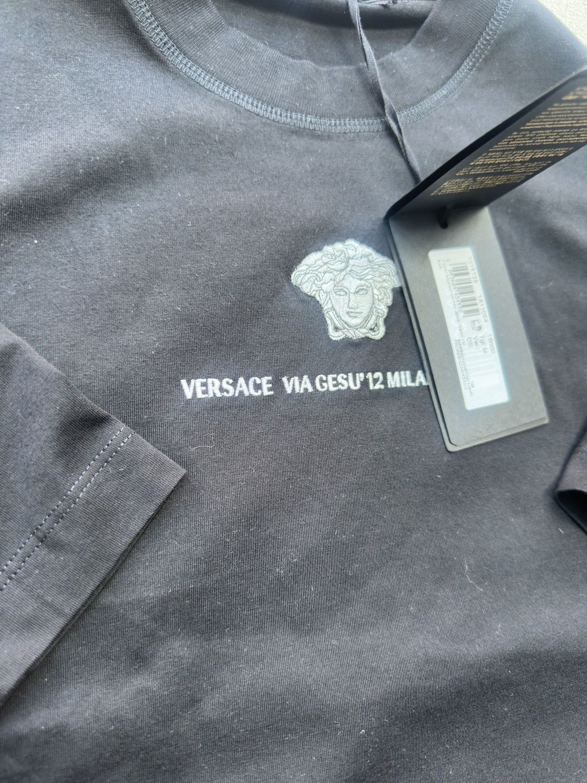 Versace Medusa Milano embroidered T-shirt Size US M / EU 48-50 / 2 - 5 Thumbnail