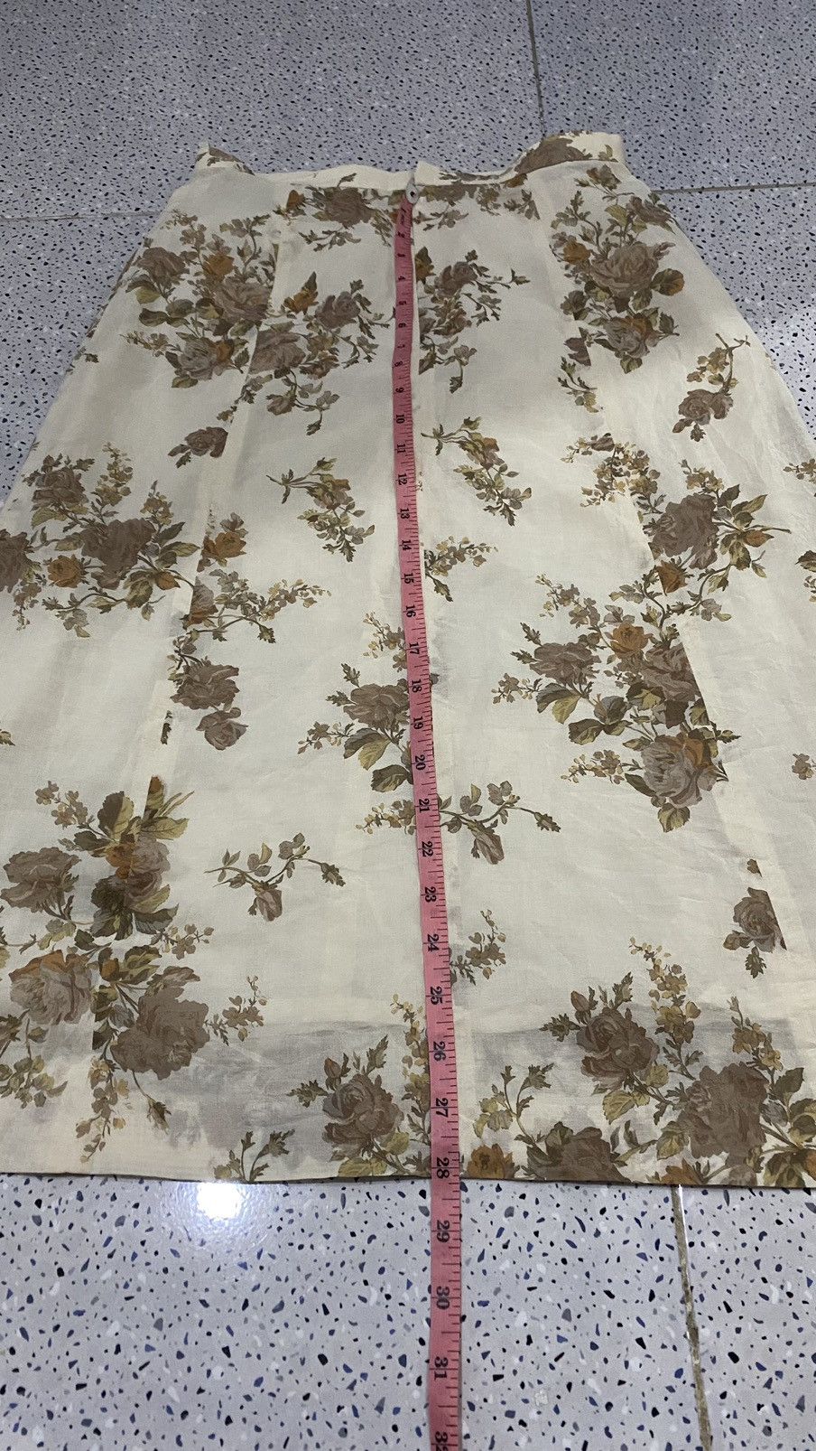 Burberry × Designer × Vintage Burberry’s Floral Skirt Size 28" / US 6 / IT 42 - 14 Thumbnail