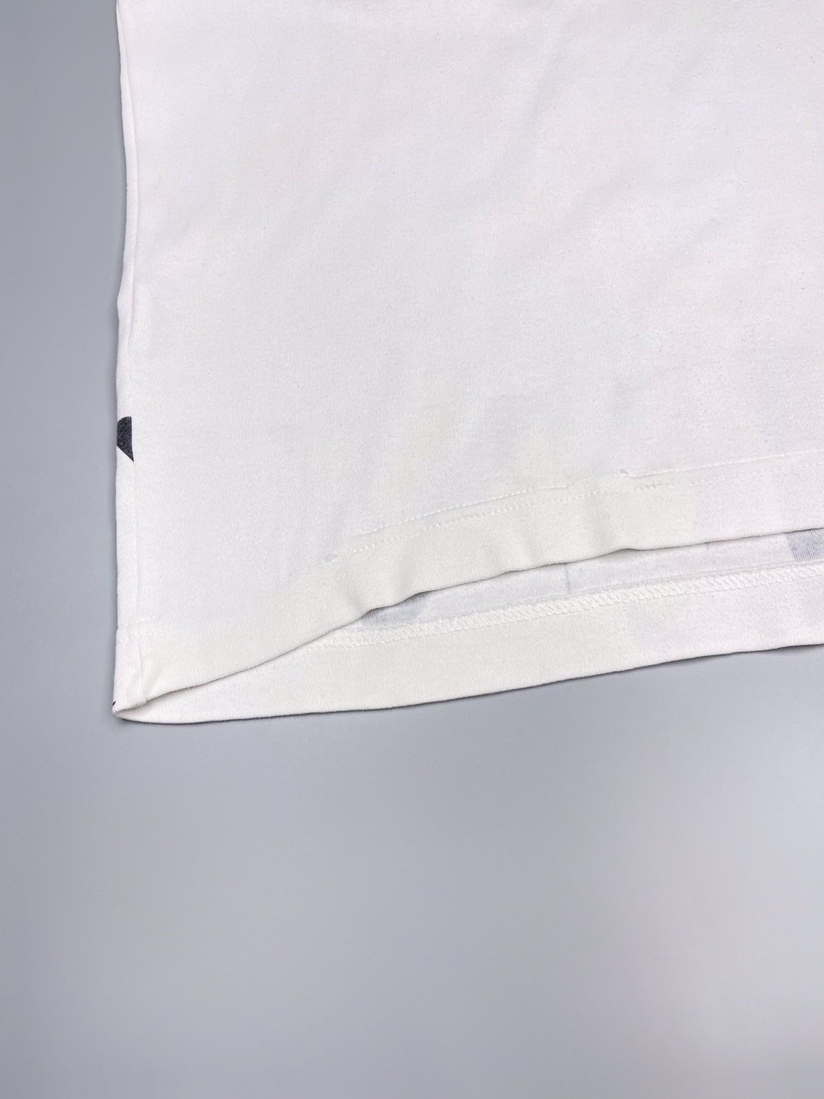 Valentino × Vintage Vintage 90’s Valentino Tee Big Logo Size US L / EU 52-54 / 3 - 9 Thumbnail