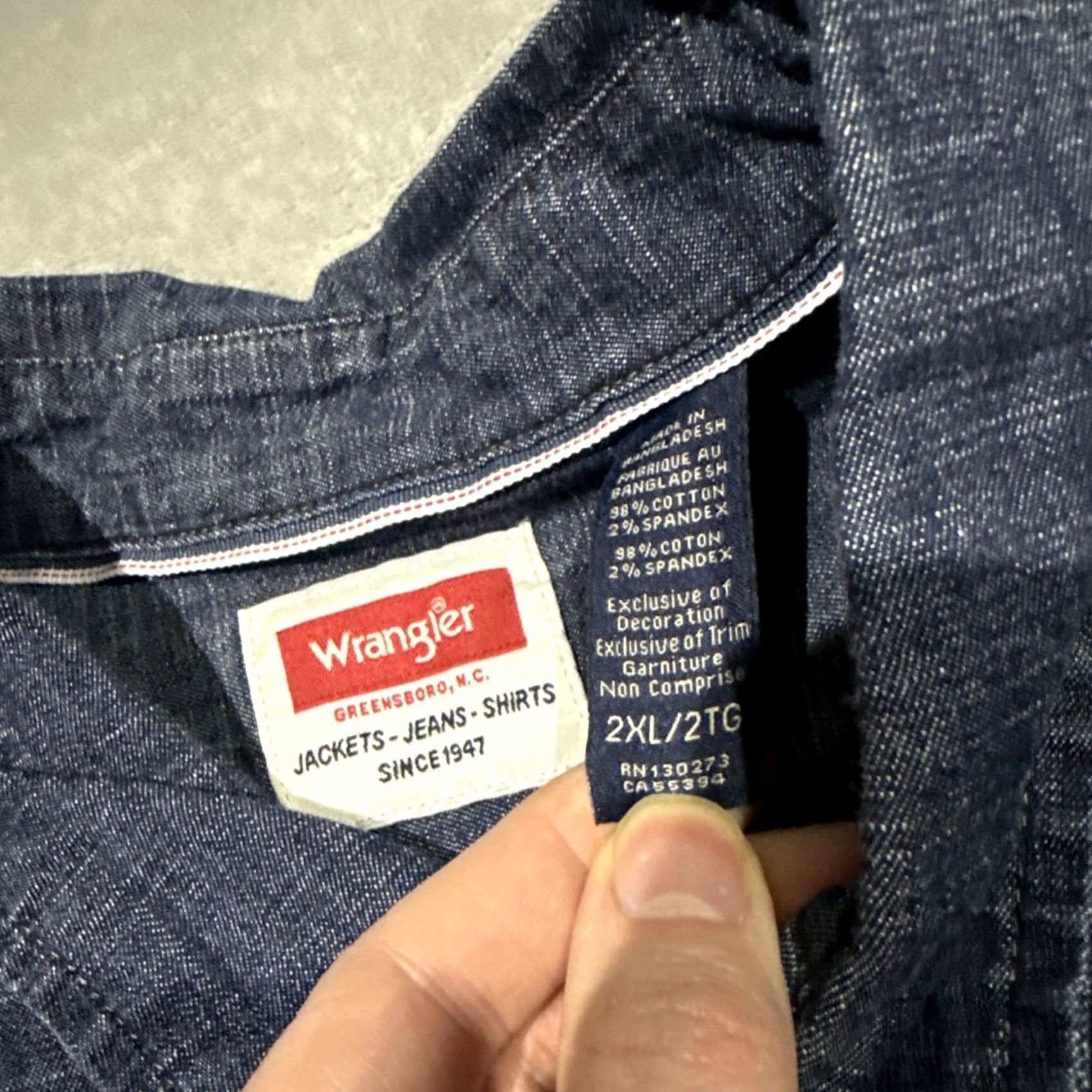 Wrangler Wrangler Shirt Men’s Denim Blue 2XL Long Sleeve Button-Up Pearl Snap Western casual workwear Hand pockets Regular USA Bolt denim blue 2XL Mens Shirt Size US XXL / EU 58 / 5 - 4 Thumbnail