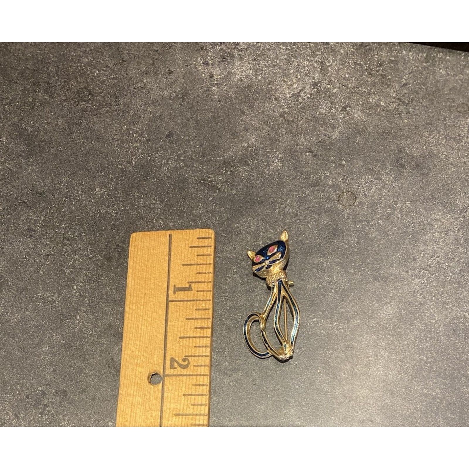 Vintage VTG enamel gold tone Cat Brooch with ruby red eyes D1 Size ONE SIZE - 4 Thumbnail