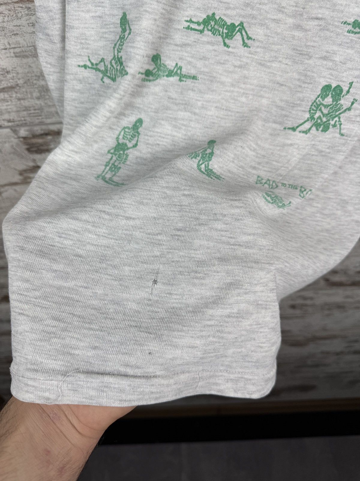 Vintage Vintage Fashion Victim 1990 Boning Skeletons Sex T-Shirt XL Size US XL / EU 56 / 4 - 11 Thumbnail