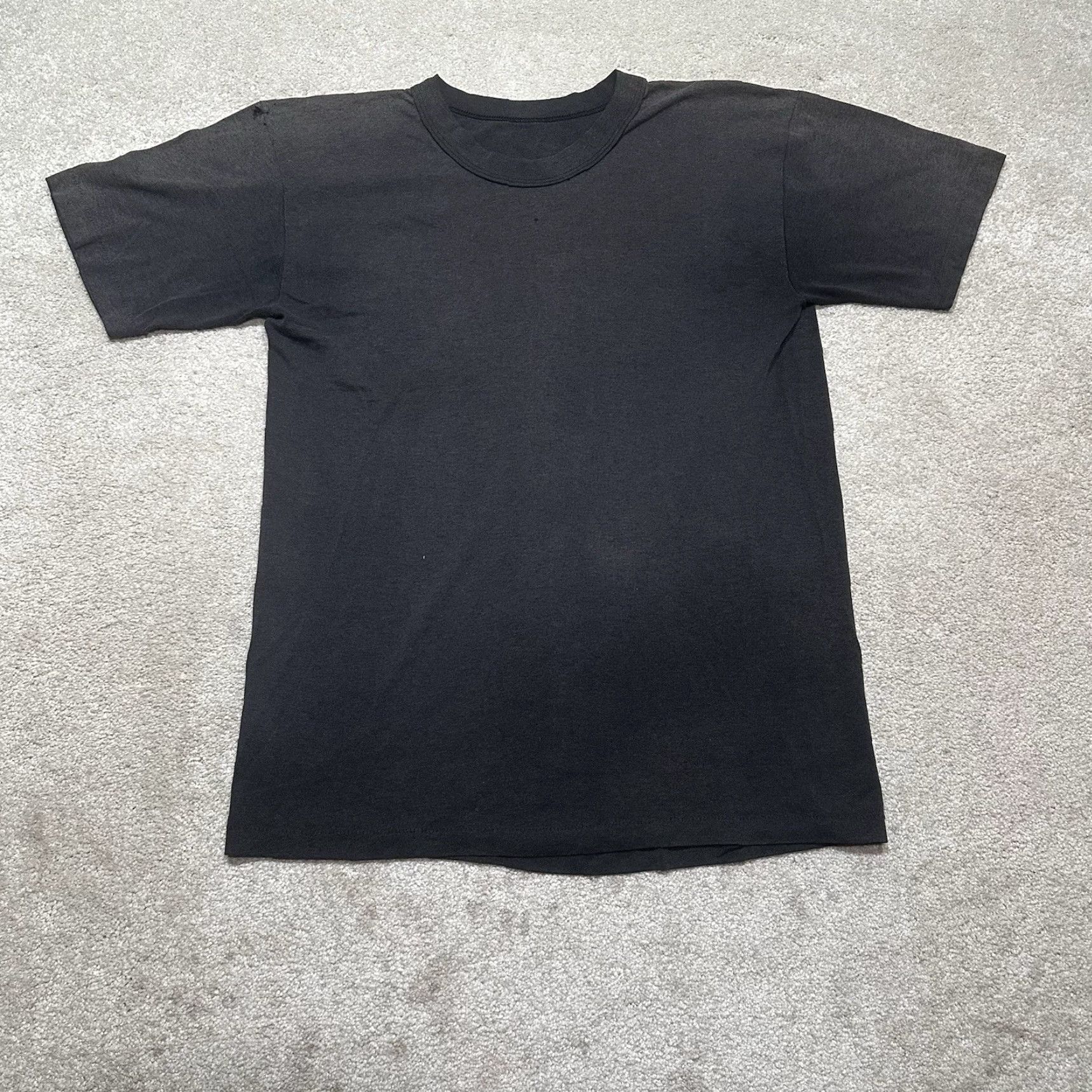 Hanes VINTAGE Kiss Hot In The Shade T Shirt Mens Small Black 90s Single Stitch Size US S / EU 44-46 / 1 - 2 Thumbnail