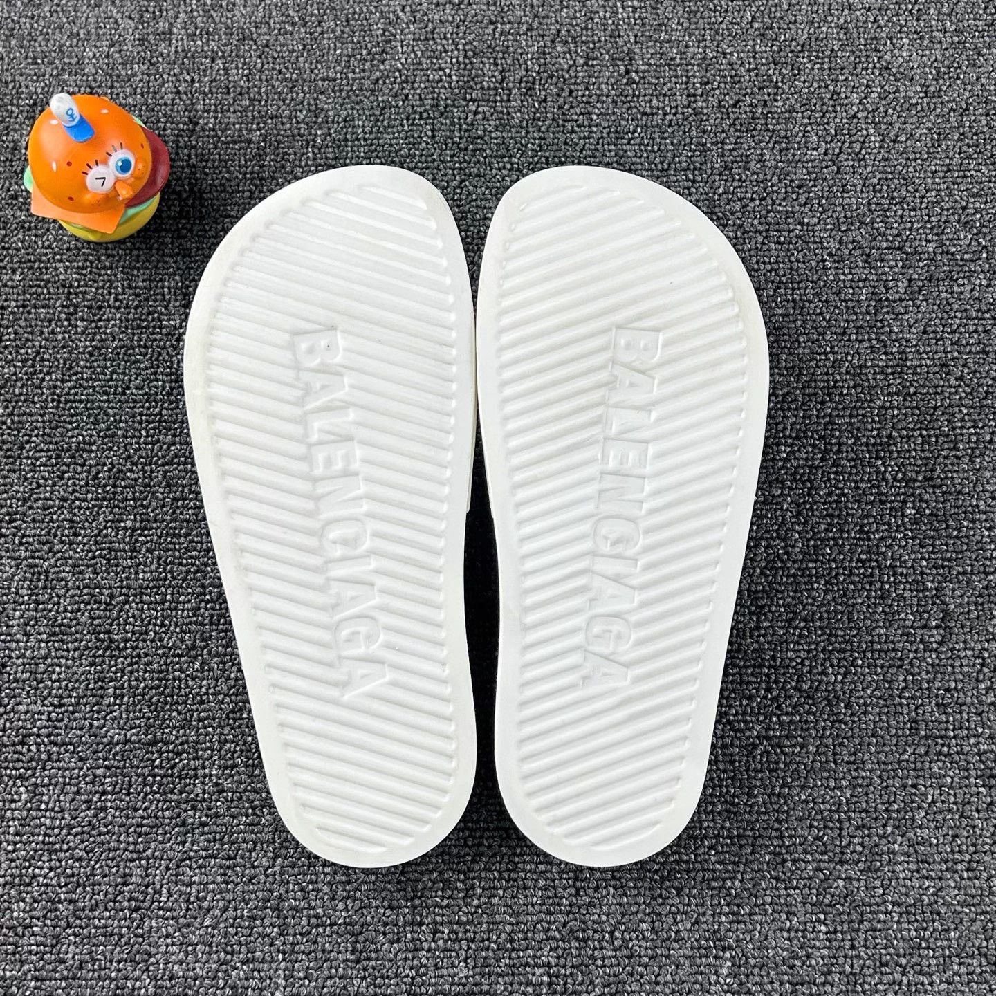 Balenciaga Balenciaga White Women's Minimalist Summer Sandals 35 Size US 4.5 / IT 34.5 - 6 Thumbnail